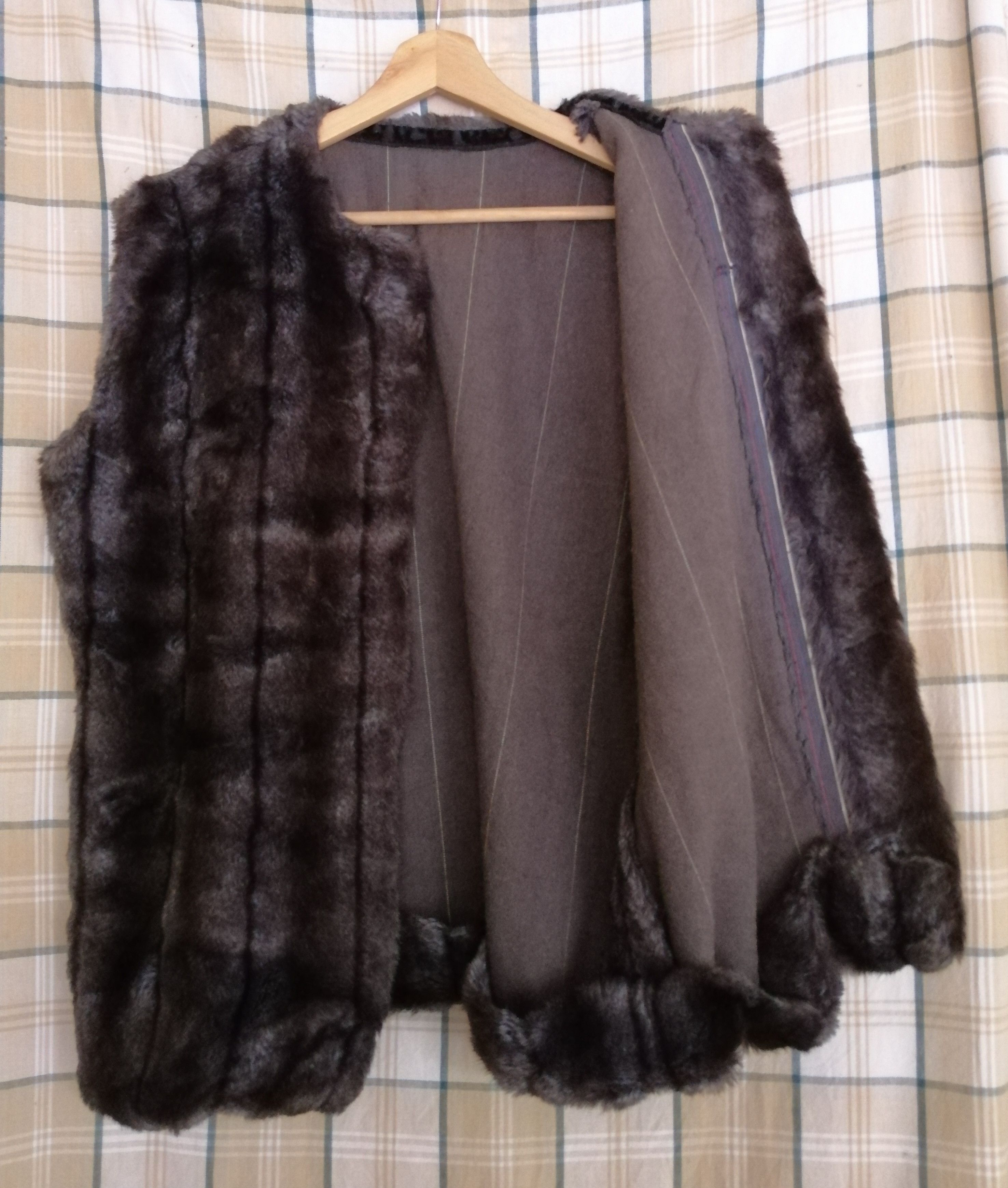Fashion Victim Vintage Sleeveless Faux Fur Vest Jacket Size ONE SIZE - 7 Thumbnail