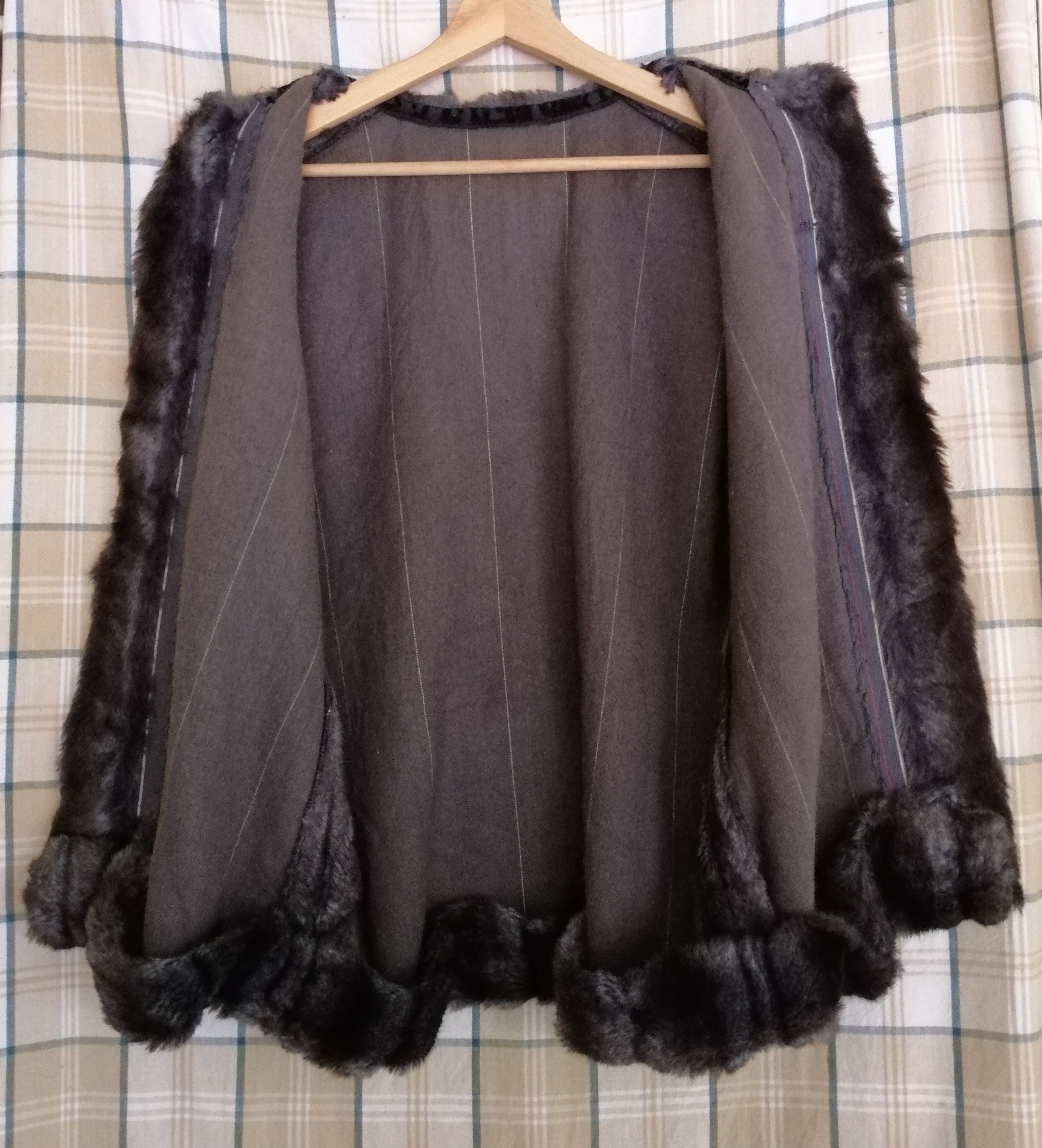 Fashion Victim Vintage Sleeveless Faux Fur Vest Jacket Size ONE SIZE - 8 Thumbnail