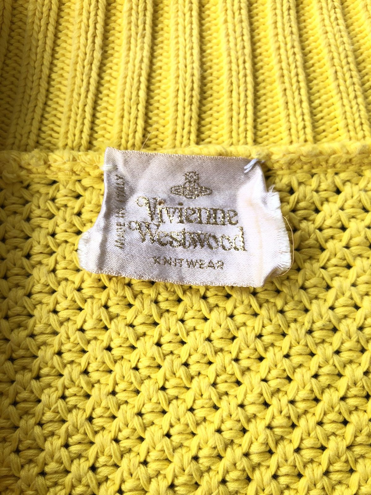 Vivienne Westwood 1970s Vivienne Westwood 🇮🇹 Logo Button Crop Knit Sweater Size US S / EU 44-46 / 1 - 4 Thumbnail