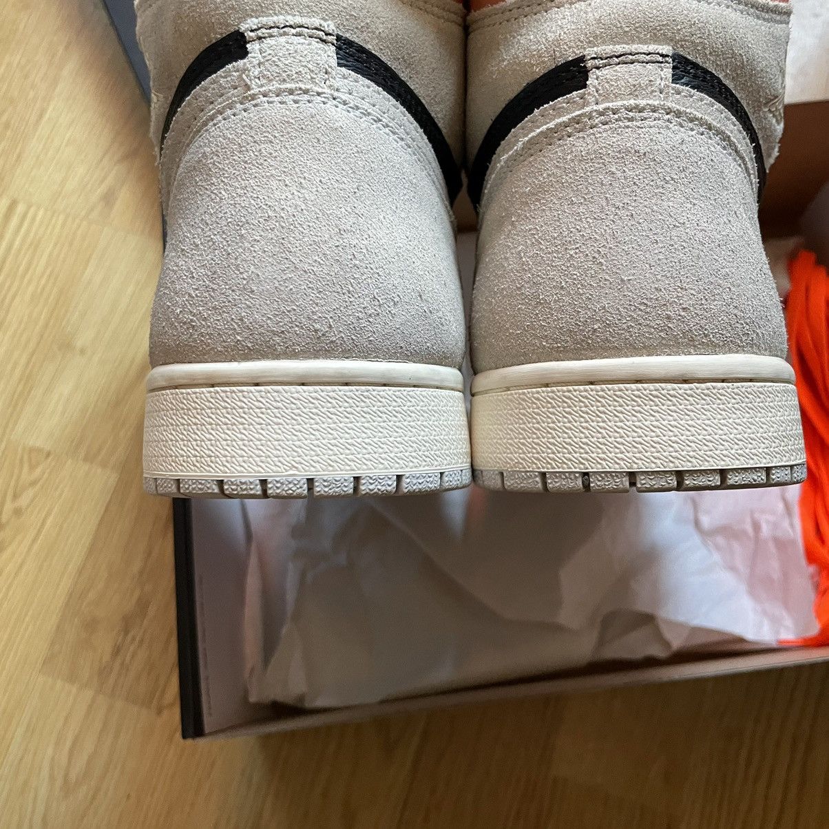 Jordan Brand 2019 Air Jordan 1 Retro High OG Neutral Grey SP Size US 10 / EU 43 - 7 Thumbnail