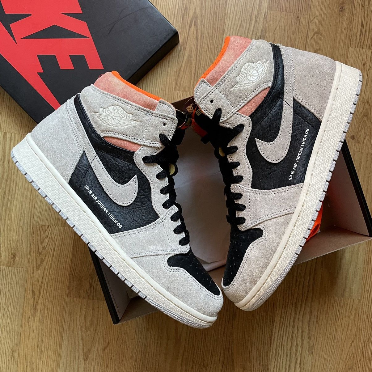 Jordan Brand 2019 Air Jordan 1 Retro High OG Neutral Grey SP Size US 10 / EU 43 - 2 Thumbnail