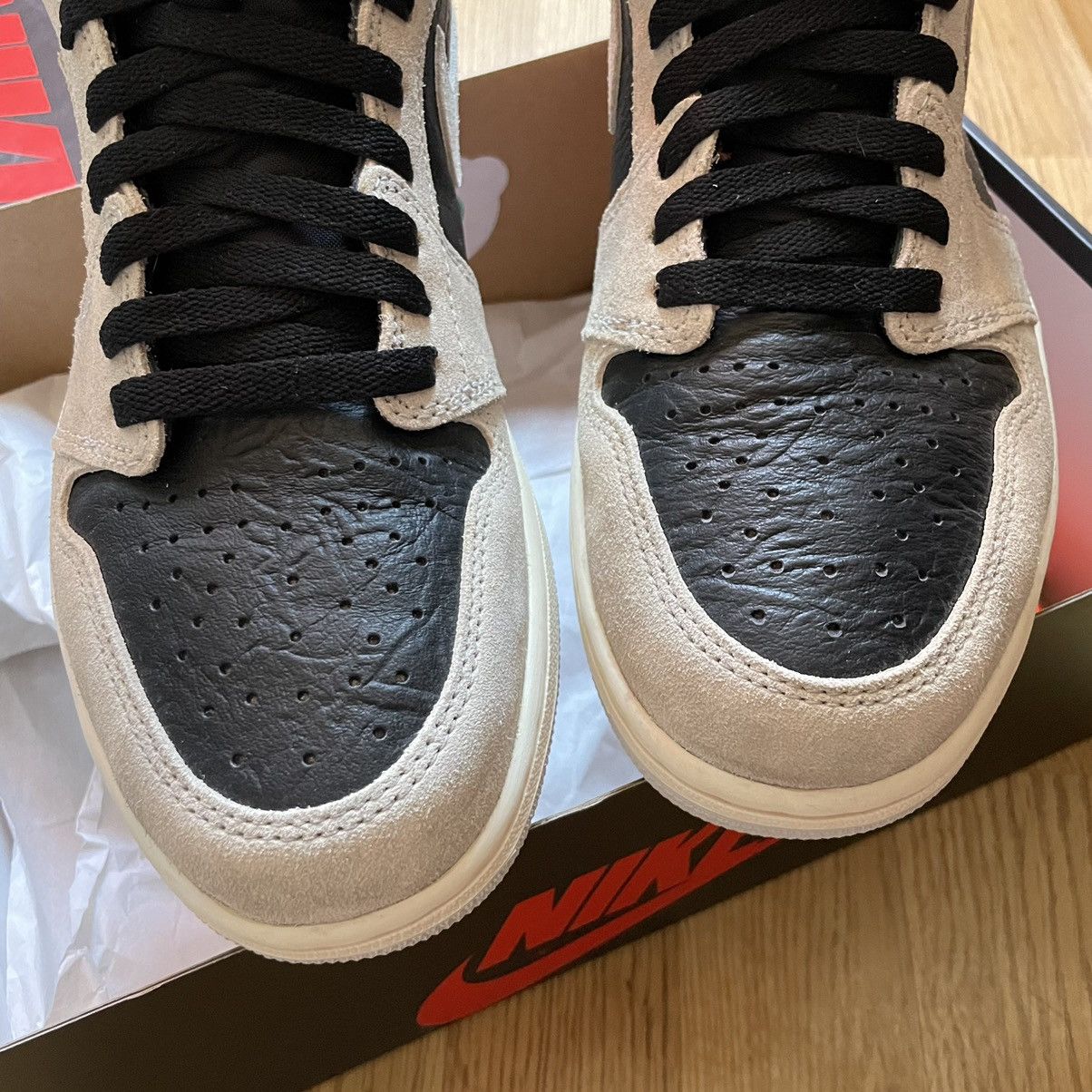 Jordan Brand 2019 Air Jordan 1 Retro High OG Neutral Grey SP Size US 10 / EU 43 - 5 Thumbnail