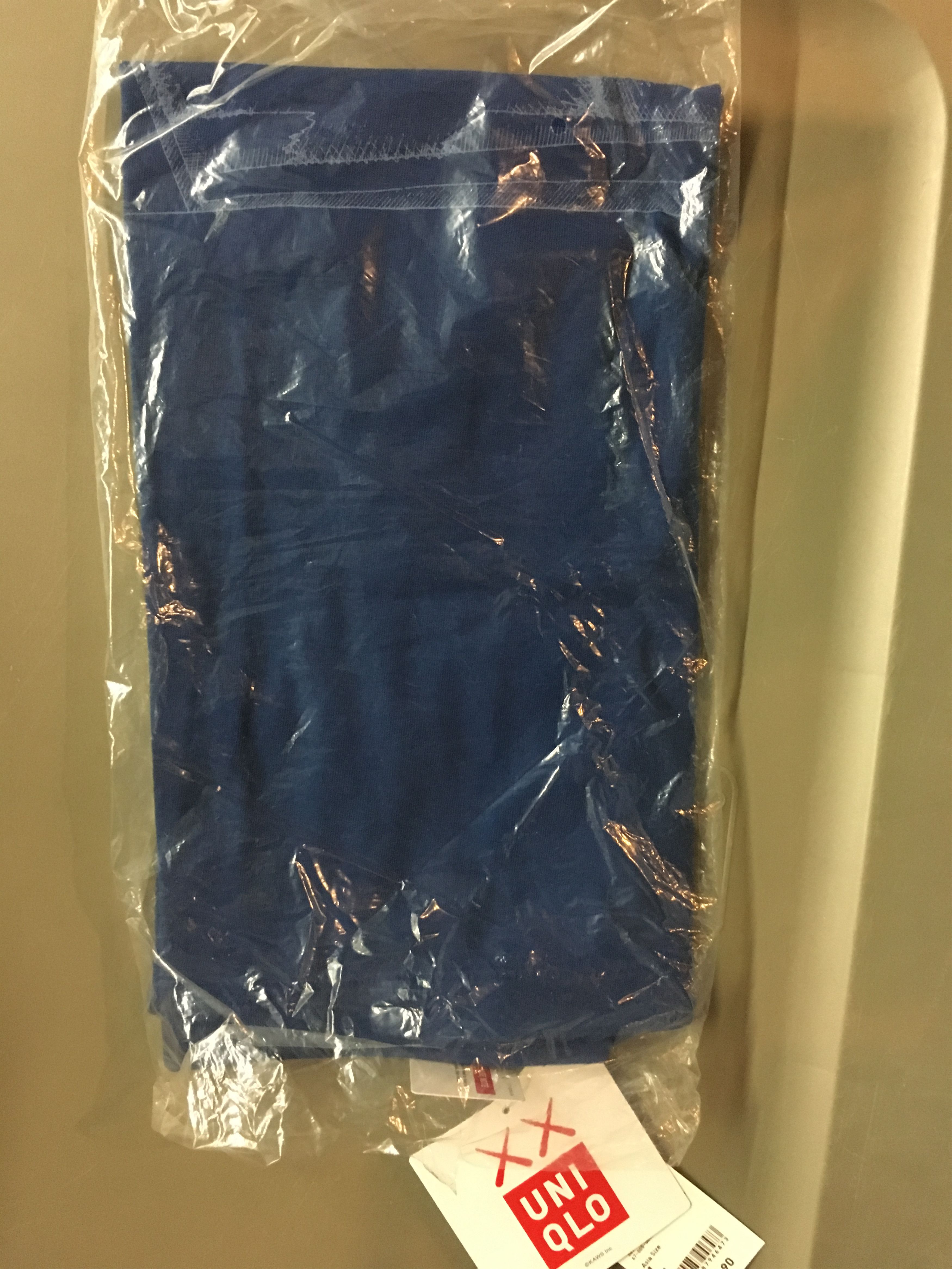 Kaws × Uniqlo Uniqlo X Kaws Companion Tee Size Large Blue Size US L / EU 52-54 / 3 - 2 Thumbnail