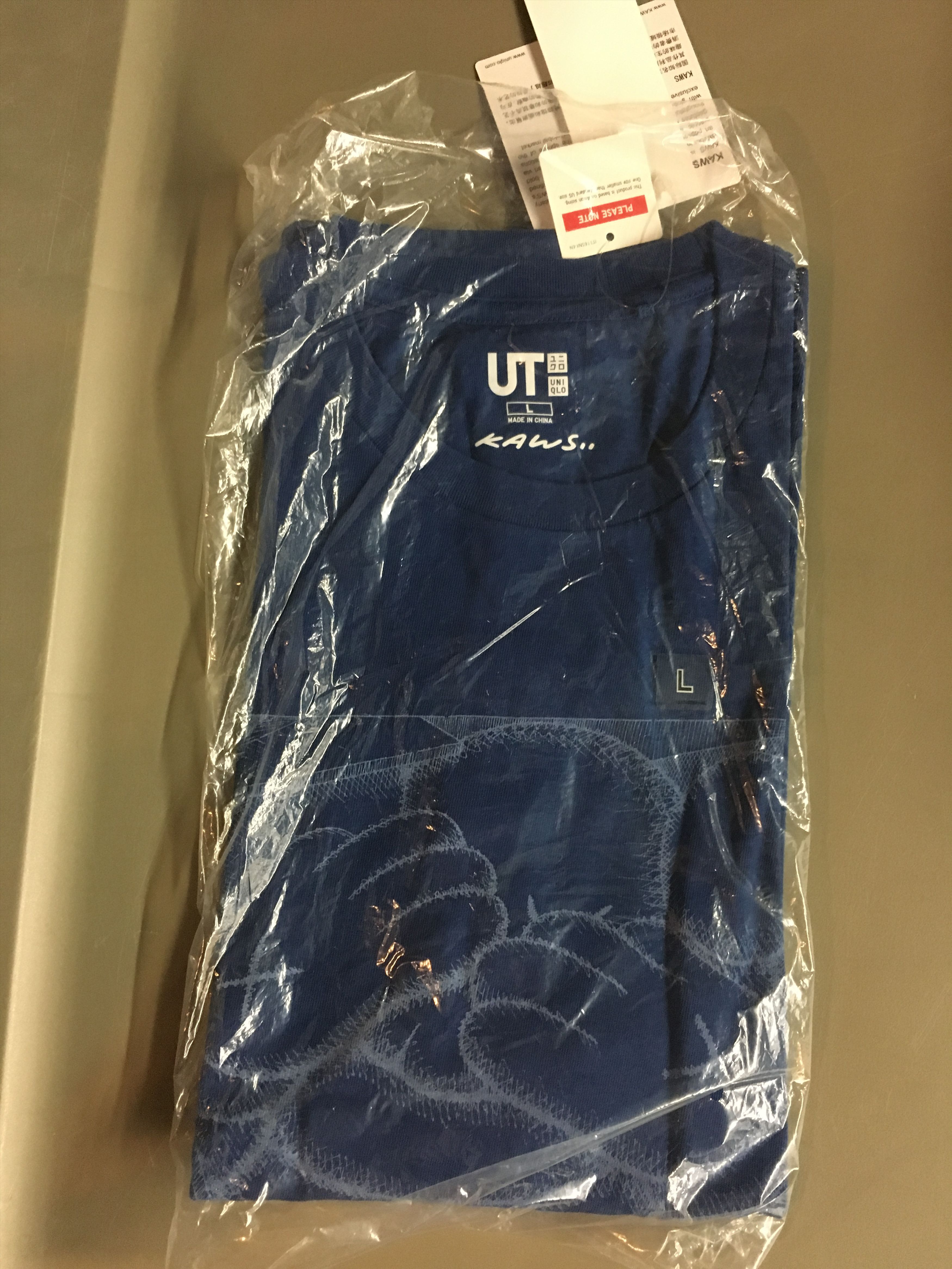 Kaws × Uniqlo Uniqlo X Kaws Companion Tee Size Large Blue Size US L / EU 52-54 / 3 - 1 Thumbnail