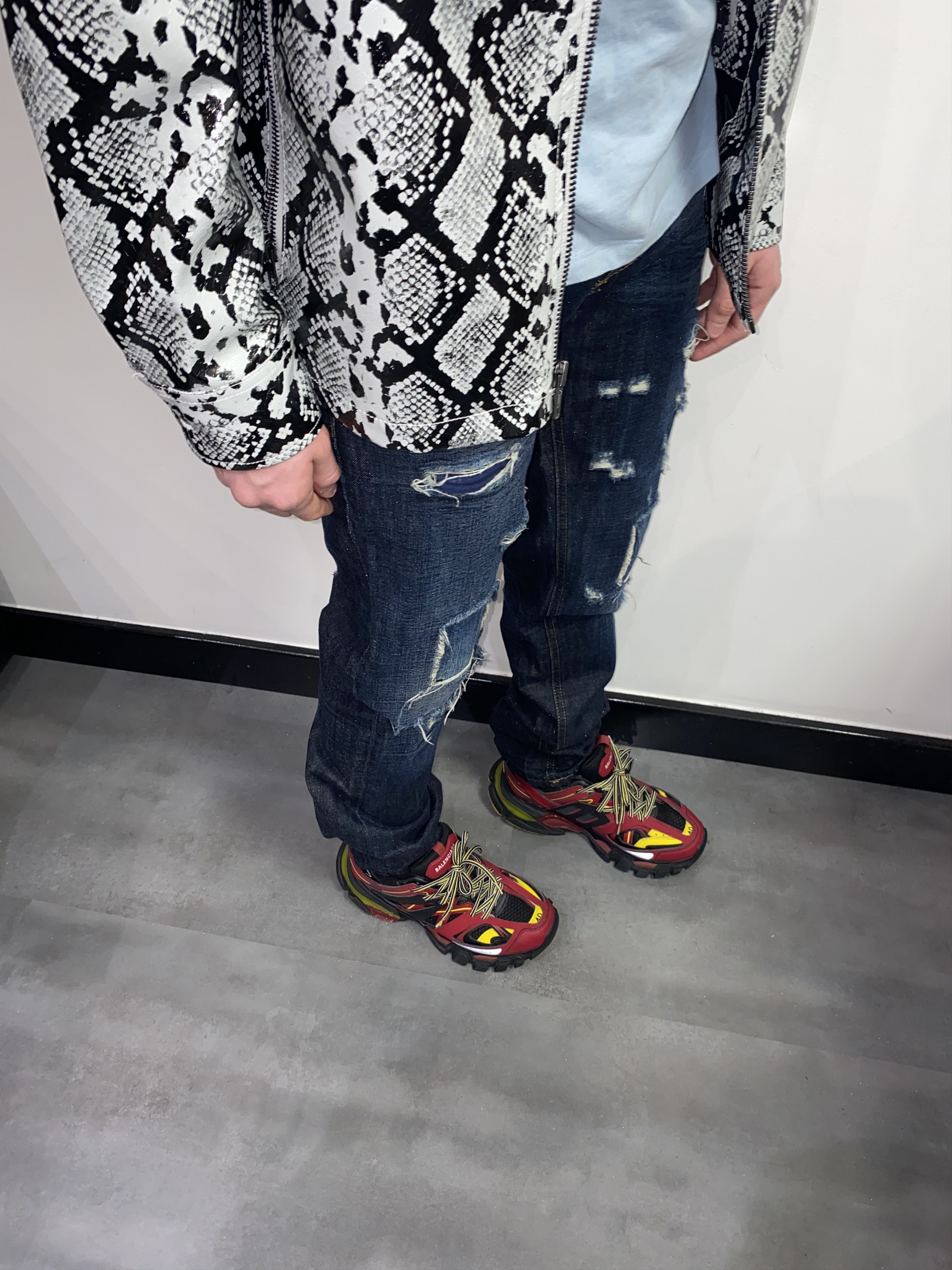 Dolce & Gabbana Dolce & Gabbana Distressed Indigo Denim Pants Size US 32 / EU 48 - 4 Thumbnail