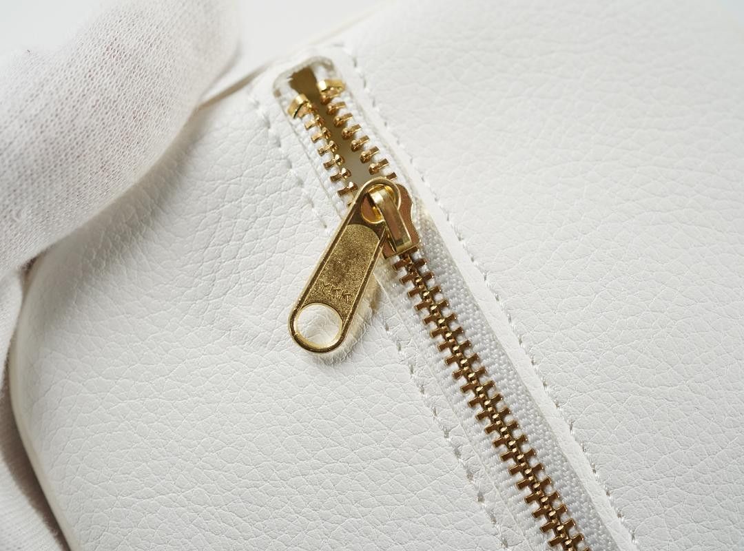 AW21 Monoke Leather Zip Pouch