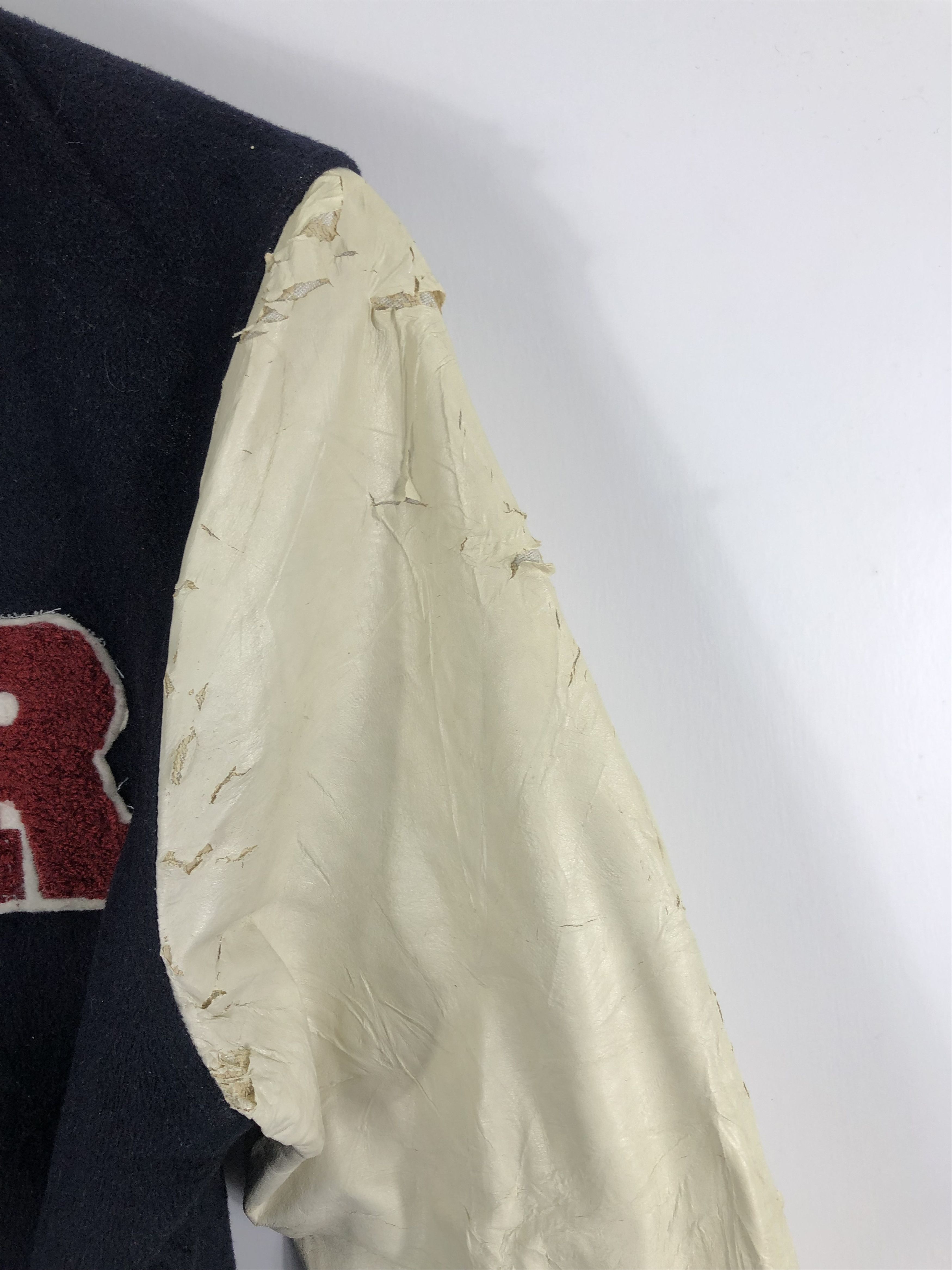 Vintage Vintage Japanese Brand Embroidery Leather Varsity V0261 Size US L / EU 52-54 / 3 - 8 Thumbnail