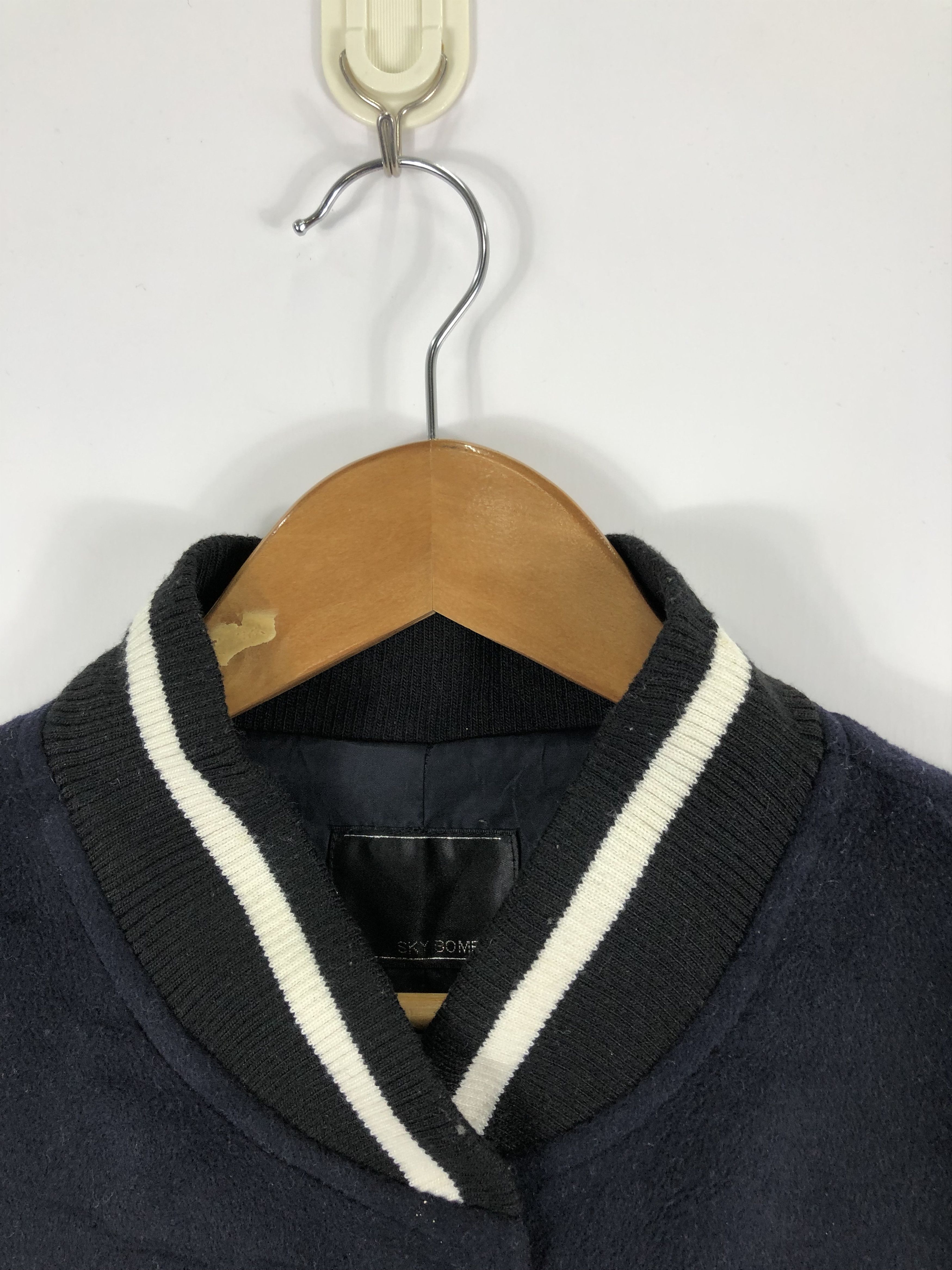Vintage Vintage Japanese Brand Embroidery Leather Varsity V0261 Size US L / EU 52-54 / 3 - 9 Thumbnail