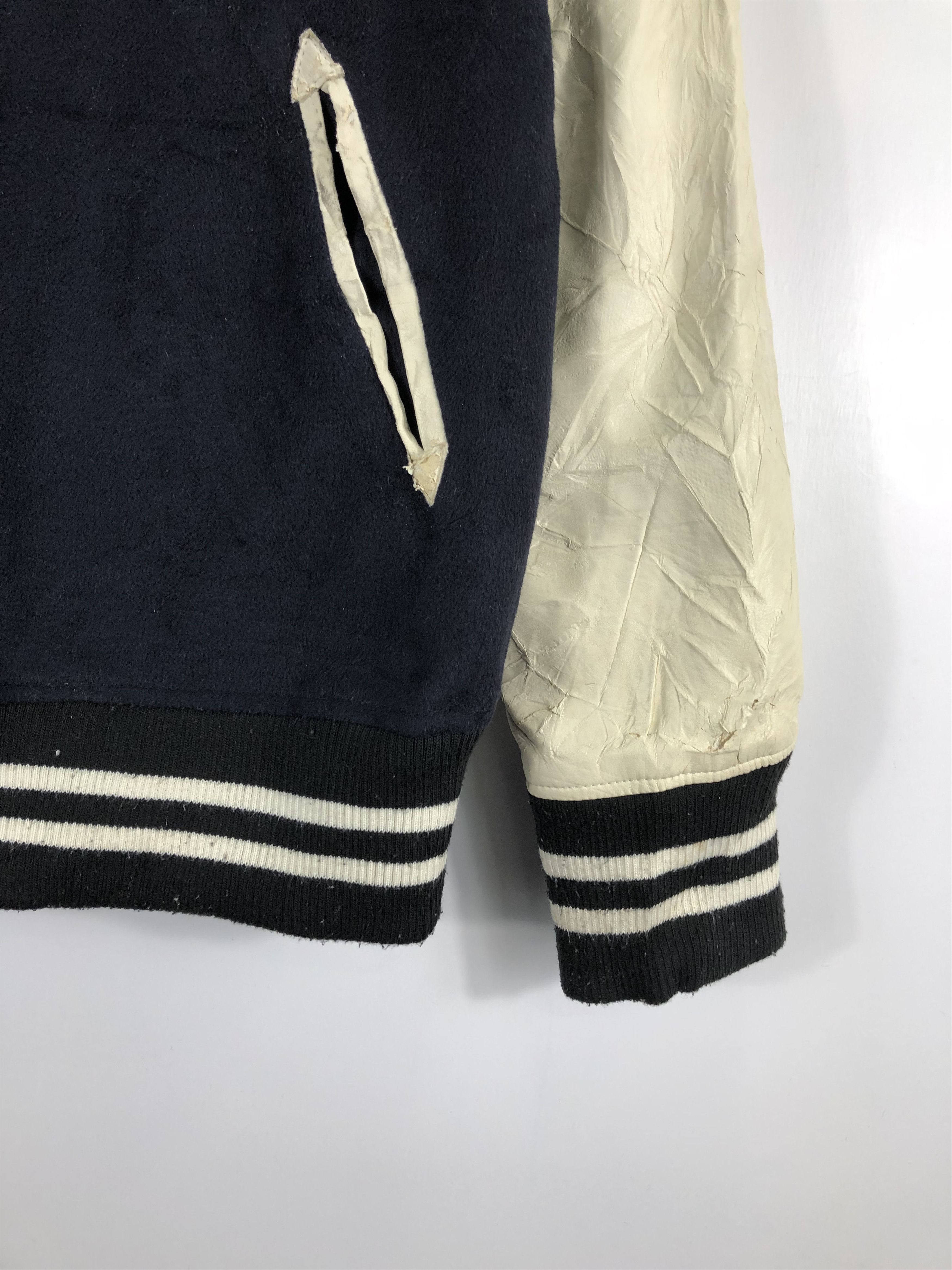 Vintage Vintage Japanese Brand Embroidery Leather Varsity V0261 Size US L / EU 52-54 / 3 - 5 Thumbnail