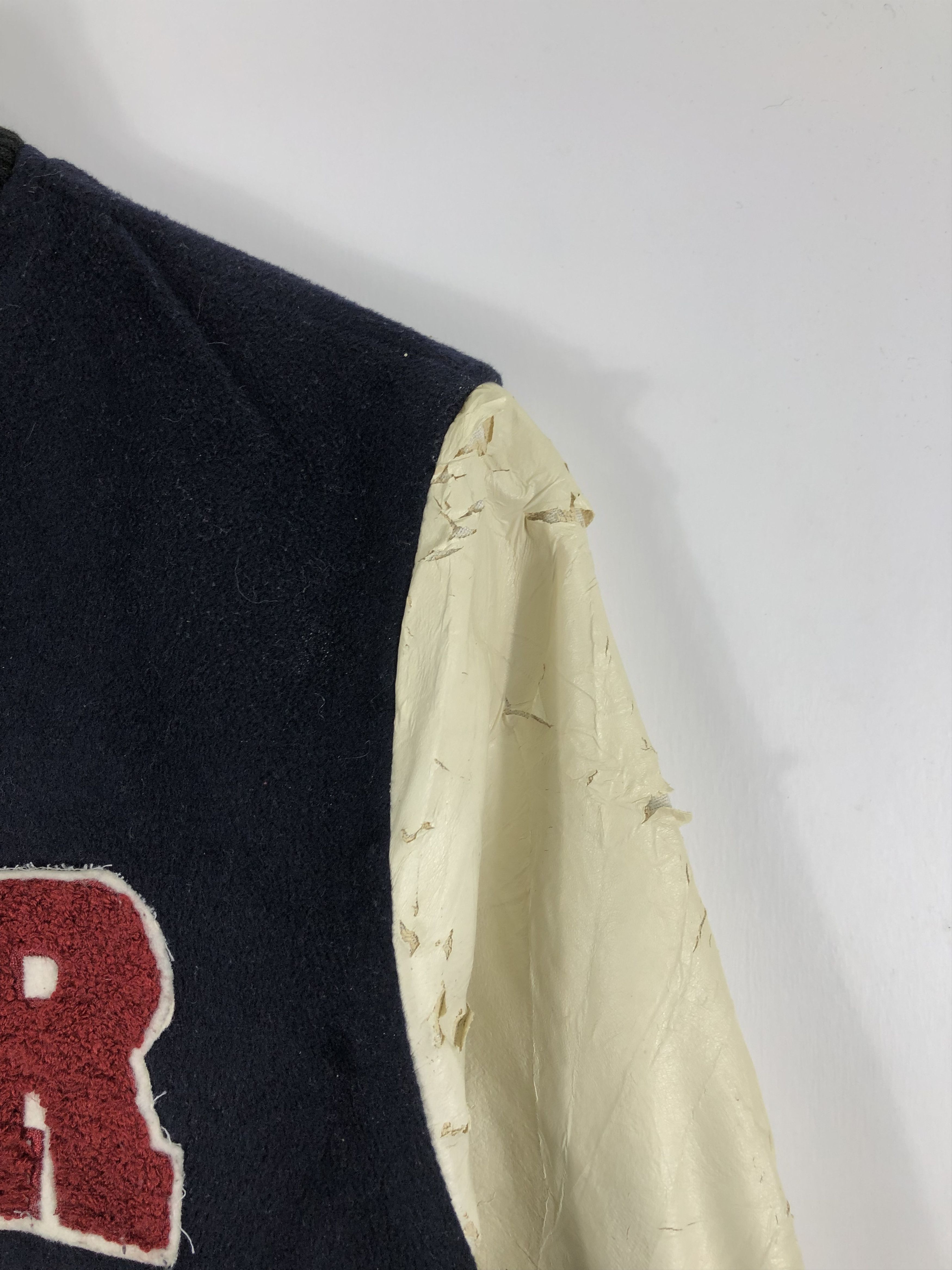 Vintage Vintage Japanese Brand Embroidery Leather Varsity V0261 Size US L / EU 52-54 / 3 - 7 Thumbnail