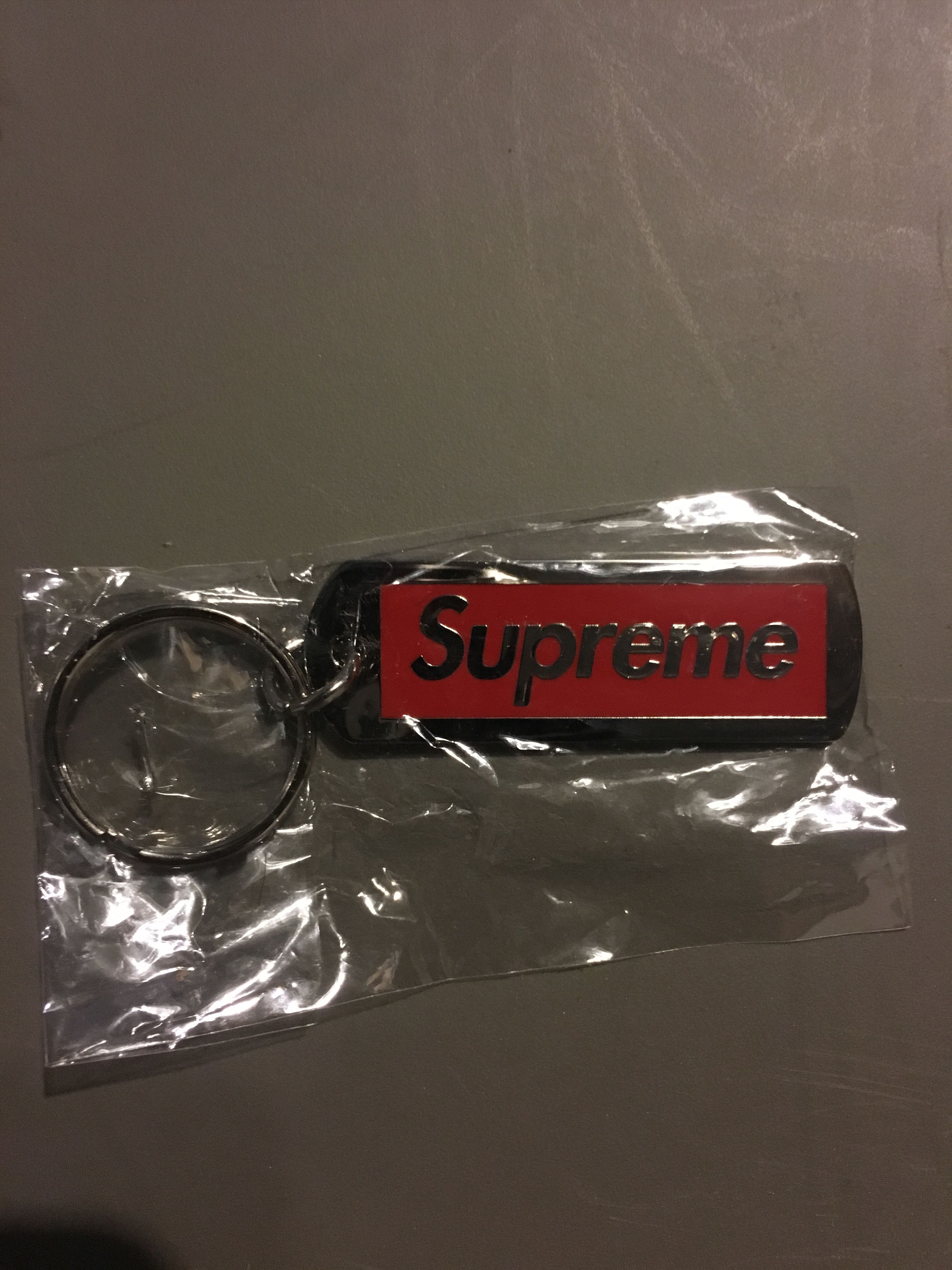 image of Supreme Metal Tag Keychain Red, Men's