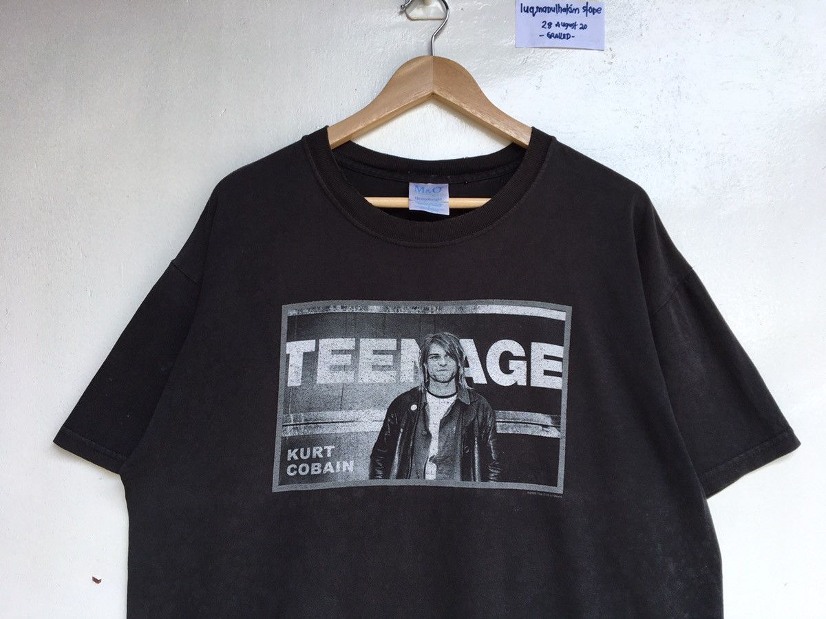 Vintage Vintage Rare Kurt Cobain T-Shirt Copyright 2002 Size US L / EU 52-54 / 3 - 1 Thumbnail
