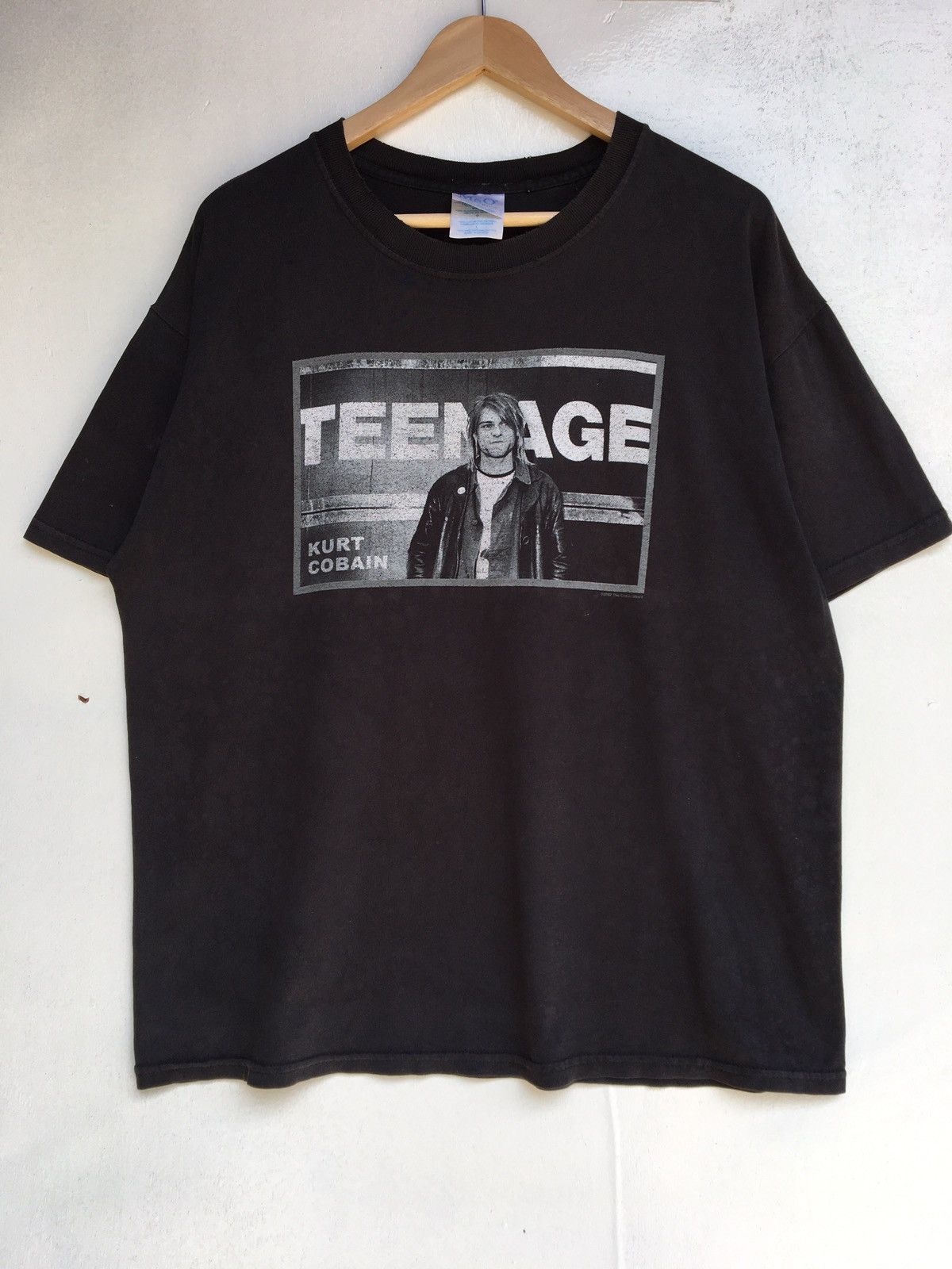 Vintage Vintage Rare Kurt Cobain T-Shirt Copyright 2002 Size US L / EU 52-54 / 3 - 12 Thumbnail