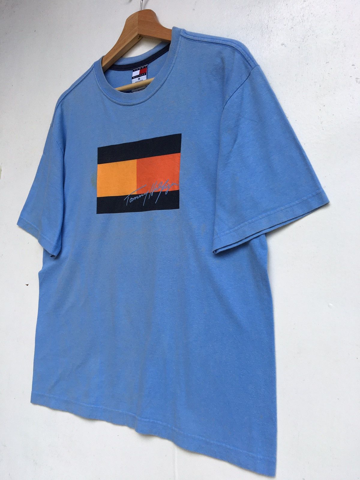 Tommy Hilfiger Vintage 90s Tommy Hilfiger Big Flag script t shirt Size US M / EU 48-50 / 2 - 2 Thumbnail