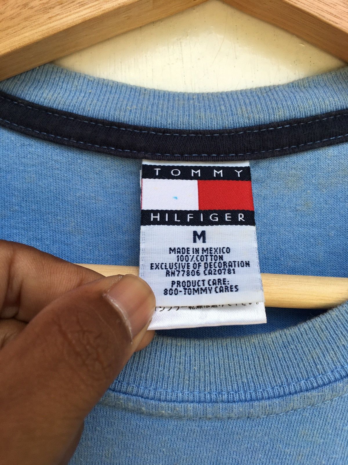 Tommy Hilfiger Vintage 90s Tommy Hilfiger Big Flag script t shirt Size US M / EU 48-50 / 2 - 11 Thumbnail