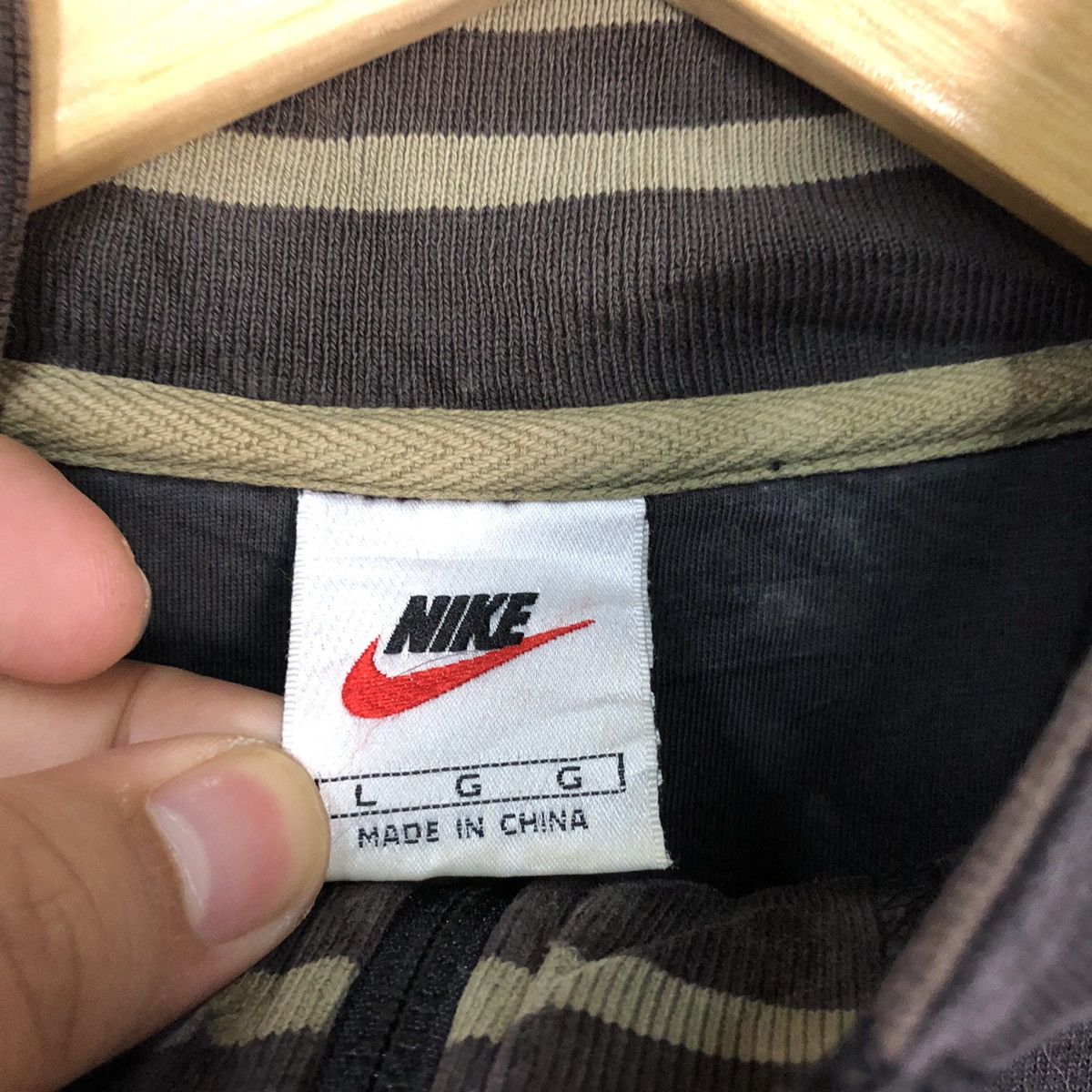 Faded Glory × Nike × Vintage Nike Black Faded Sweatshirt vintage #071B Size US L / EU 52-54 / 3 - 8 Thumbnail