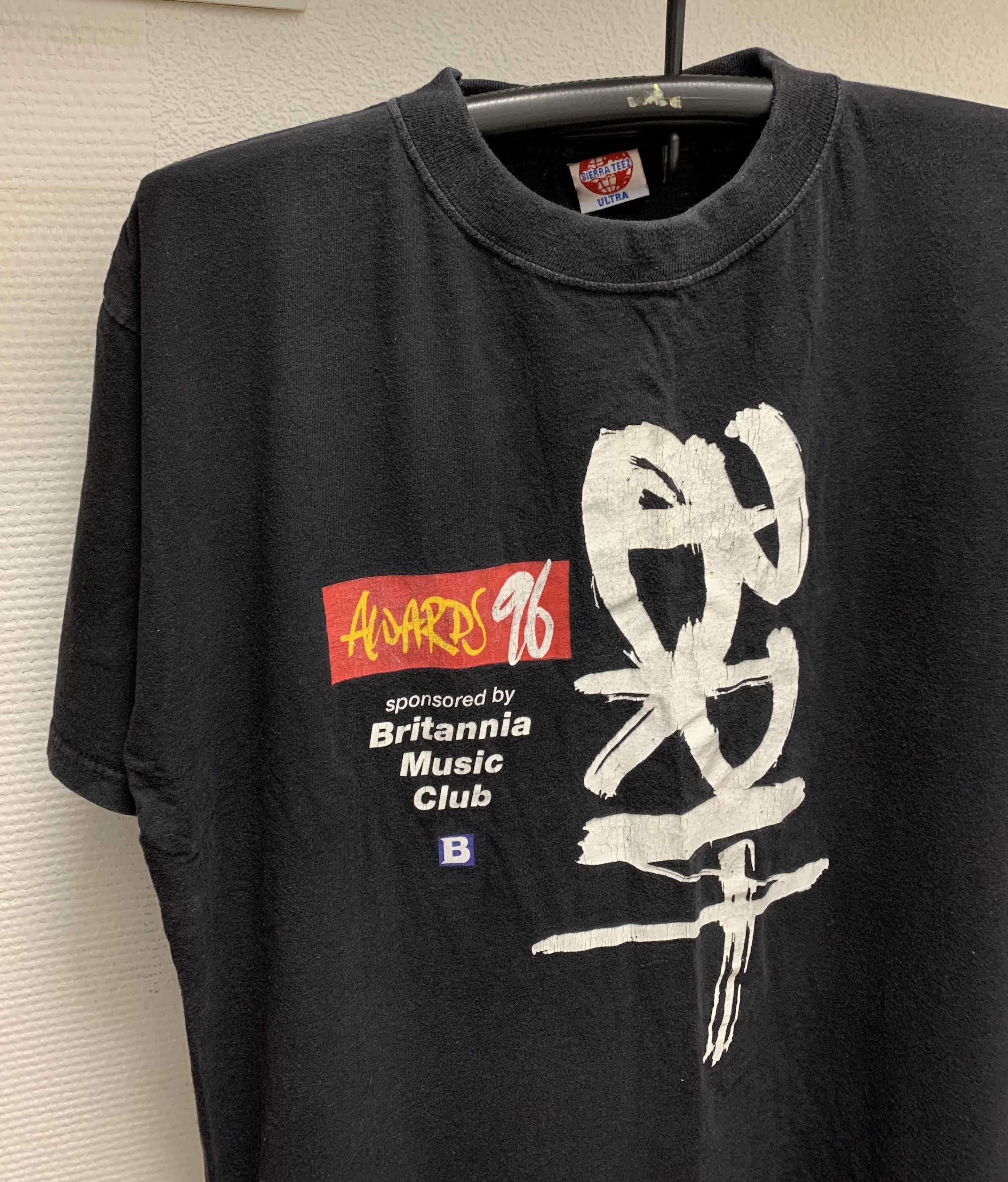 Band Tees 1996 Brit awards vintage band tee Xl t-shirt vintage mtv Size US XL / EU 56 / 4 - 2 Thumbnail