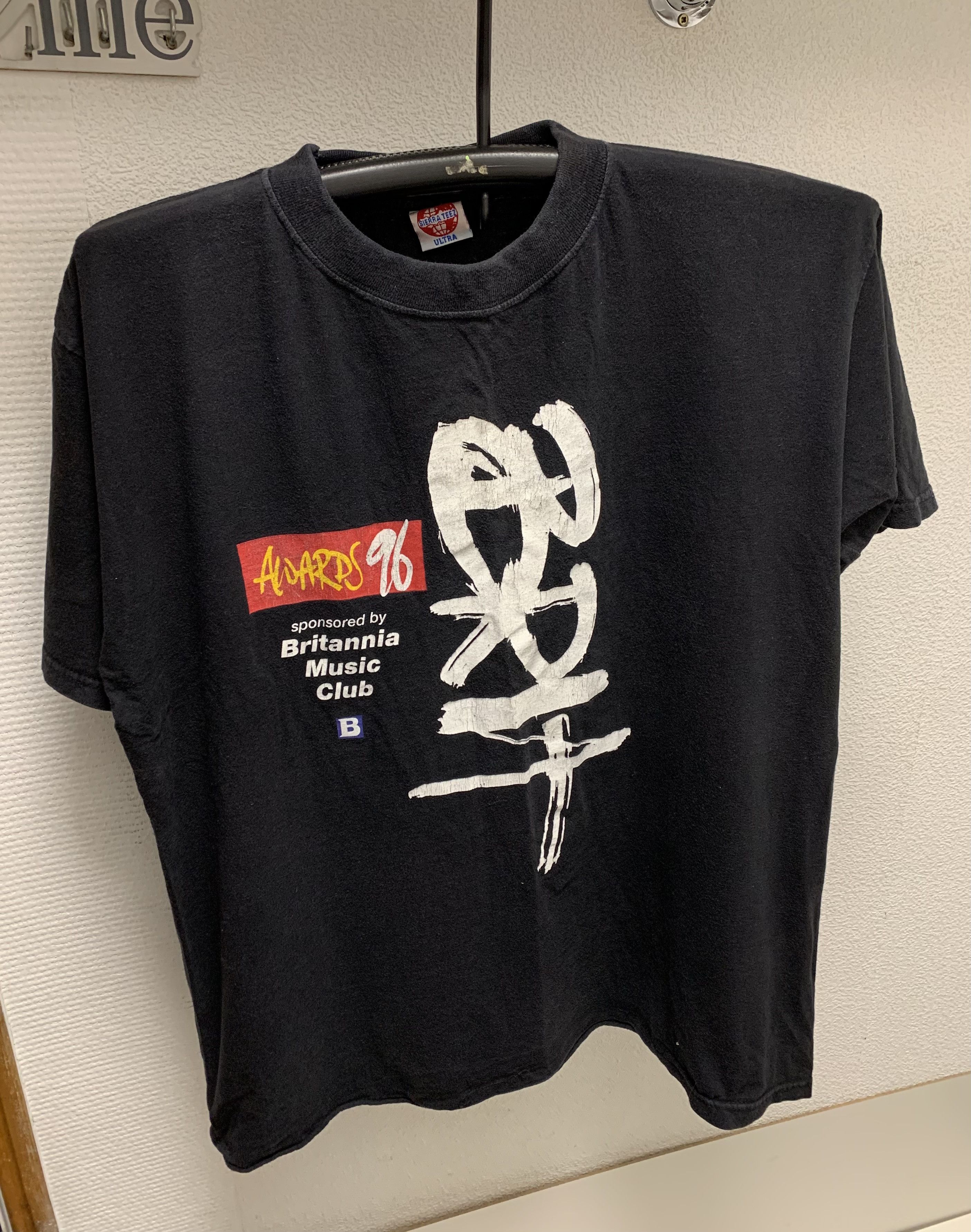 Band Tees 1996 Brit awards vintage band tee Xl t-shirt vintage mtv Size US XL / EU 56 / 4 - 1 Thumbnail