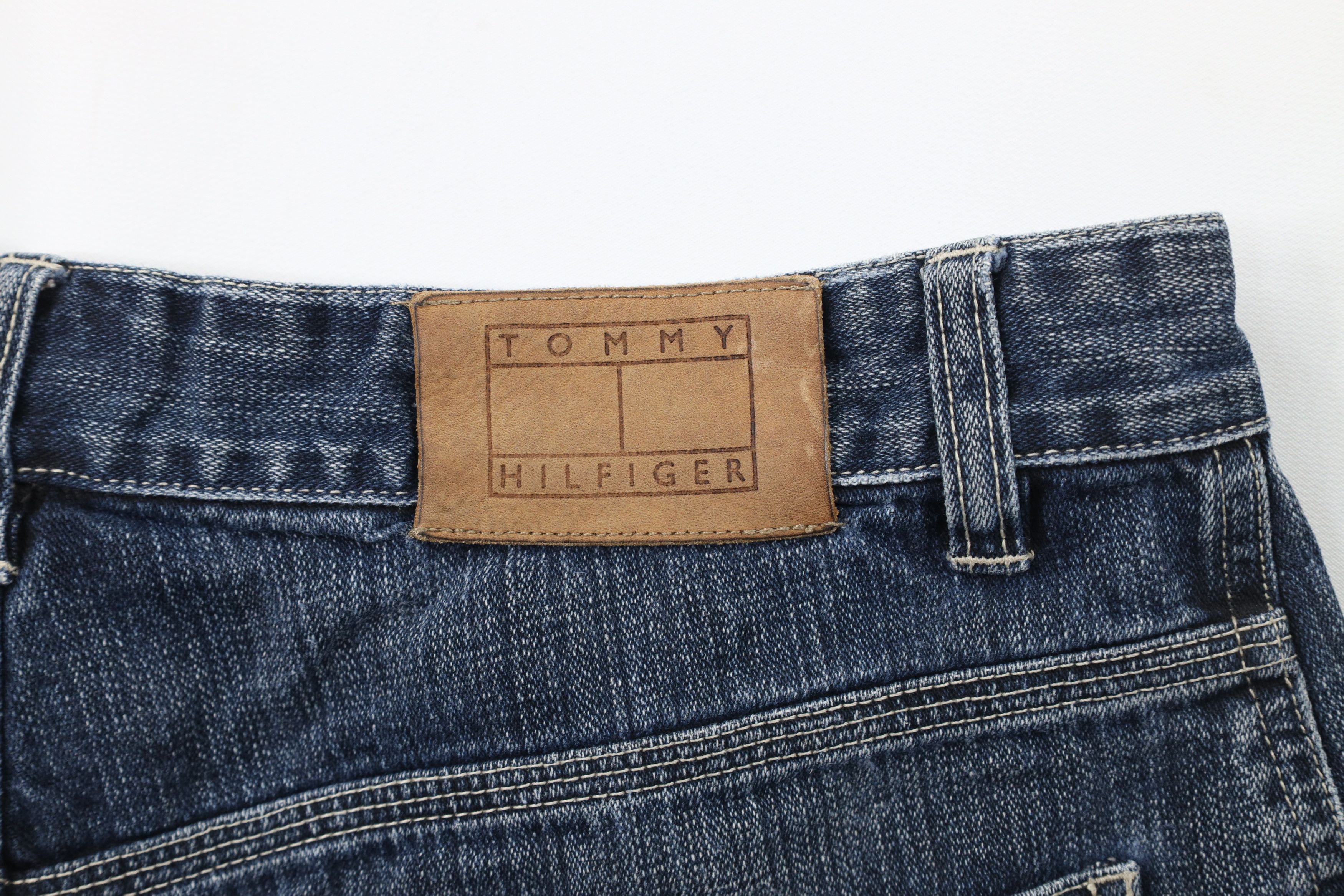 Tommy Hilfiger × Vintage Vintage 90s Tommy Hilfiger Out Baggy Denim Shorts Jorts Size US 34 / EU 50 - 8 Thumbnail
