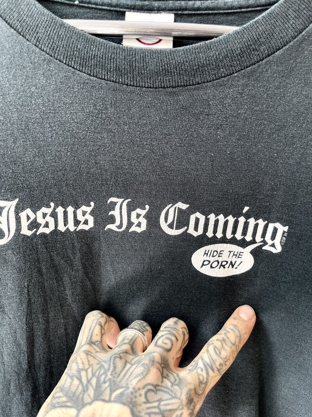 Vintage Vintage JESUS IS COMING HIDE THE PORN ! crazy Shirt fuck Size US XXL / EU 58 / 5 - 3 Thumbnail