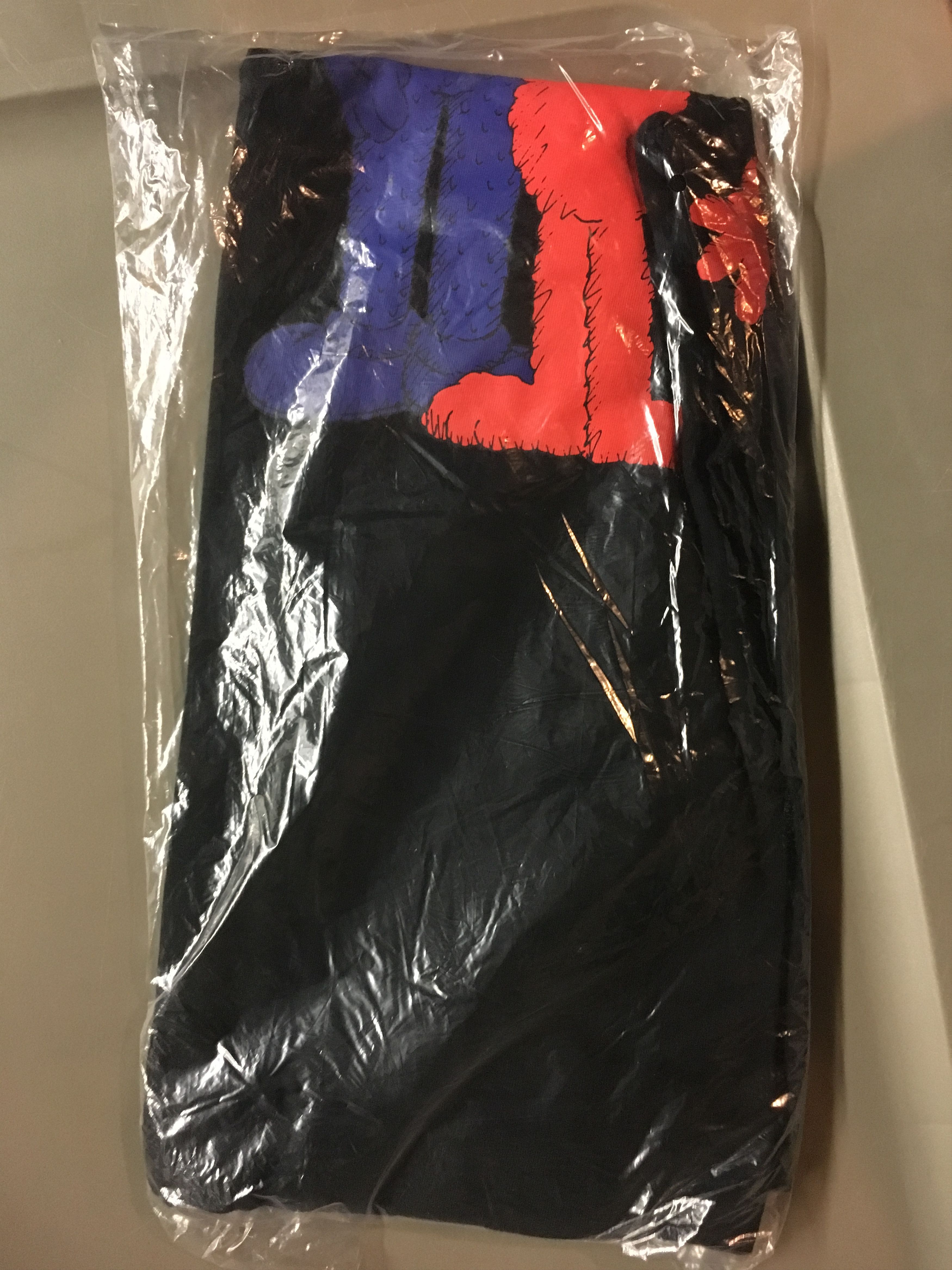 Kaws × Uniqlo Uniqlo X Kaws X Sesame Street Elmo BFF Tee Black Size XXL Size US XXL / EU 58 / 5 - 2 Thumbnail