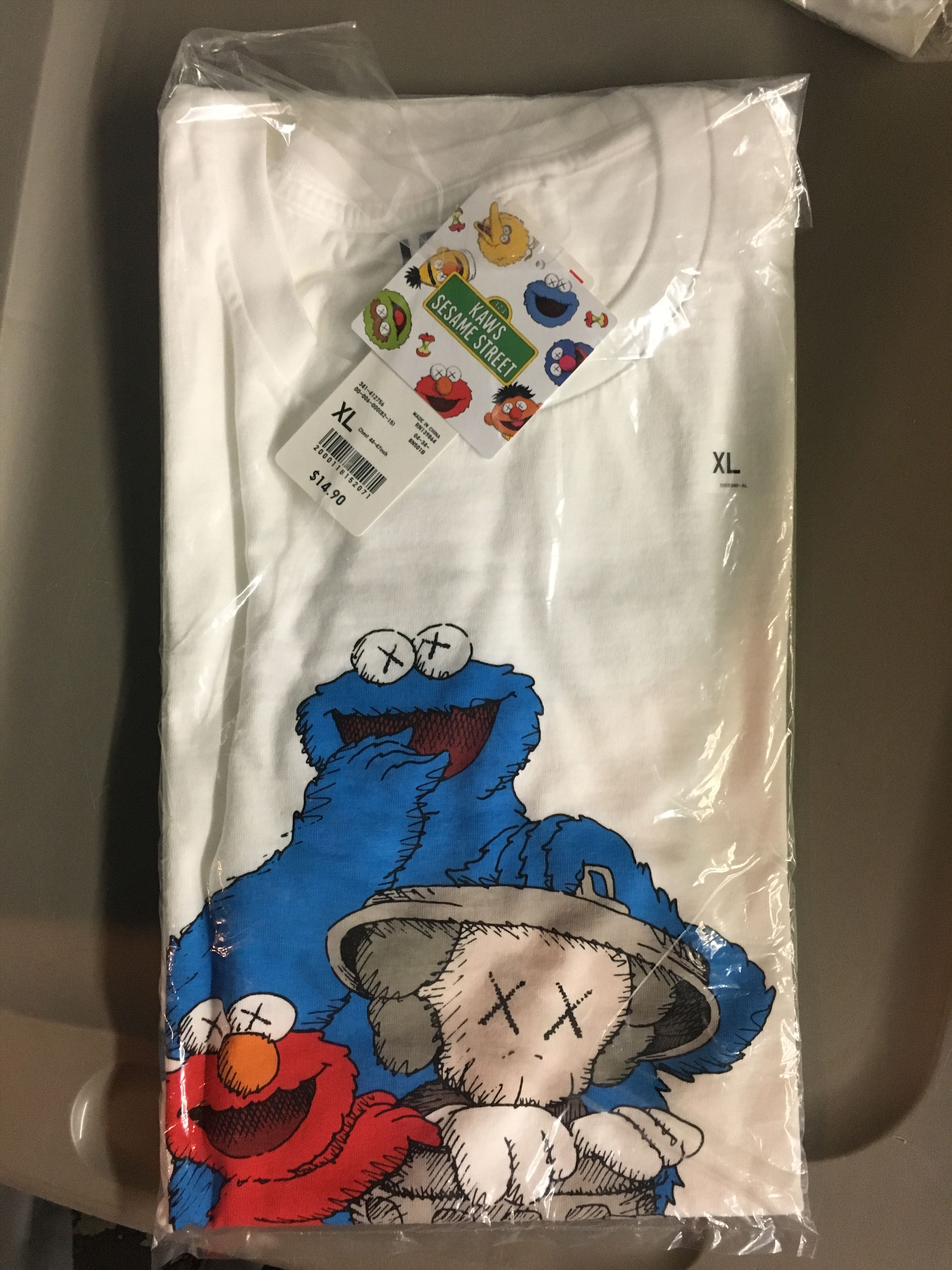 image of Kaws X Sesame Street Elmo Cookie Size XL White, Men's