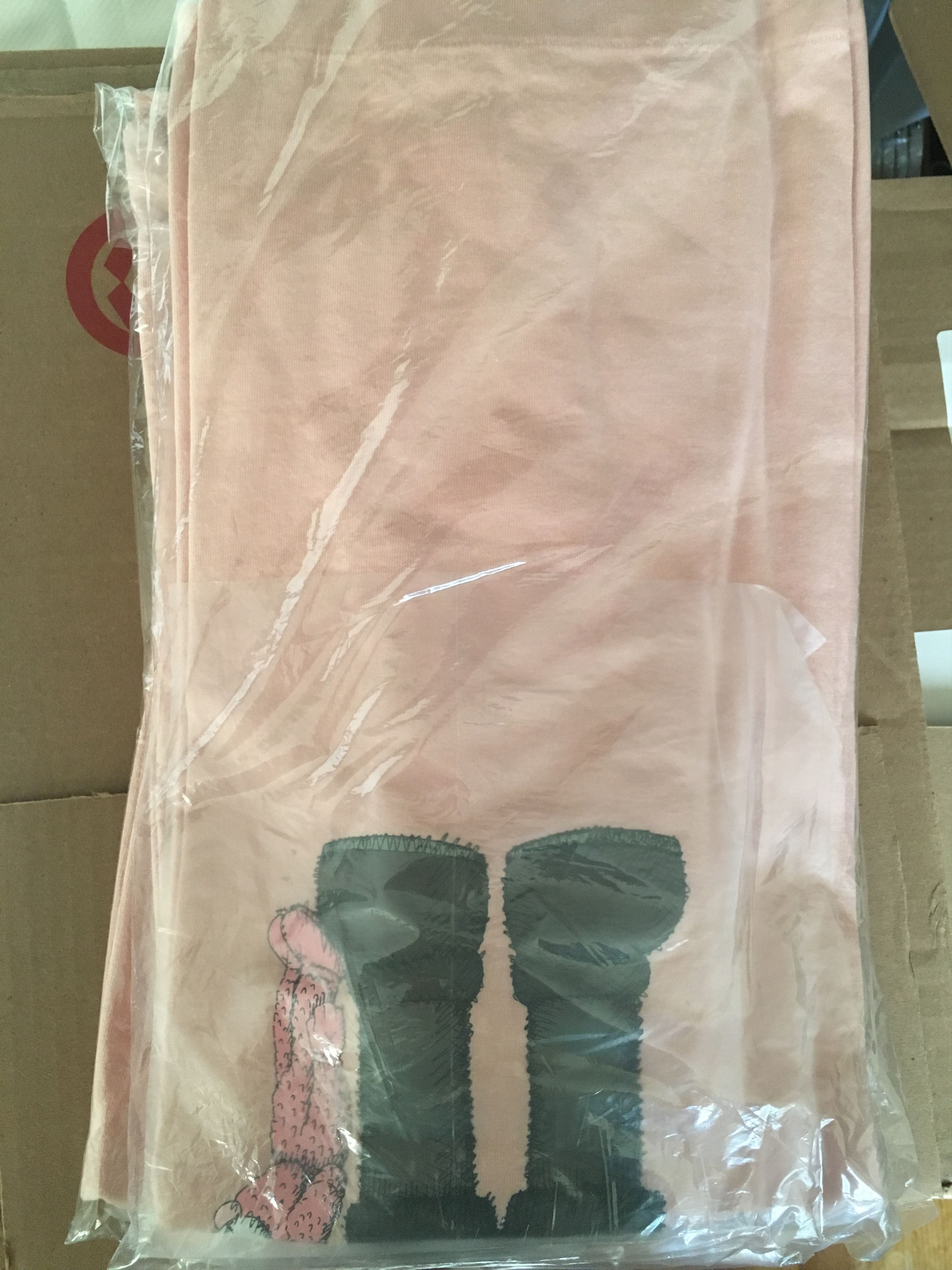 Kaws × Uniqlo Uniqlo x Kaws Companion Tee Pink Large Size US L / EU 52-54 / 3 - 2 Thumbnail