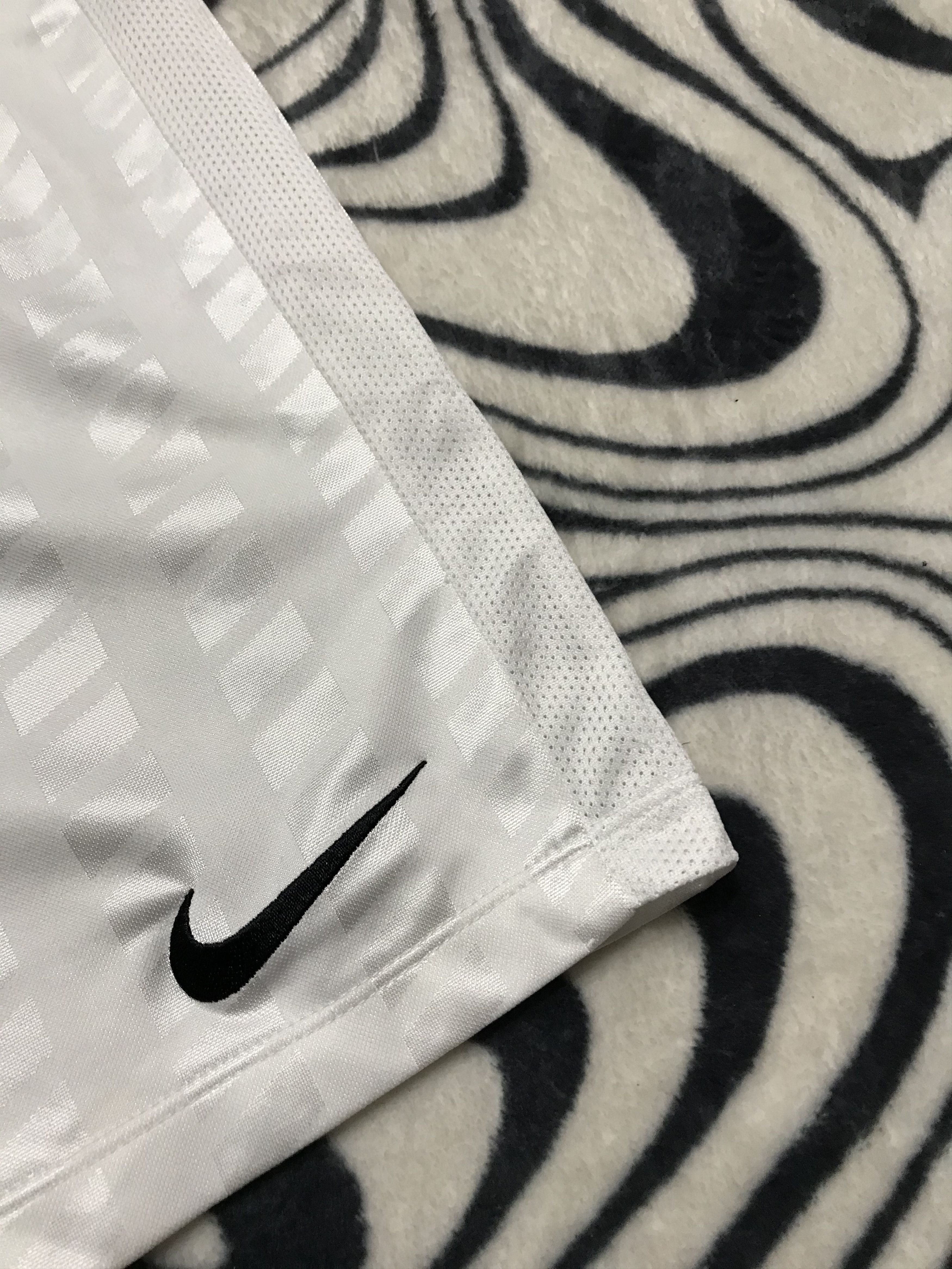 Nike × Vintage Vintage Nike Mens Shorts Dri Fit Y2K Size US 30 / EU 46 - 2 Thumbnail