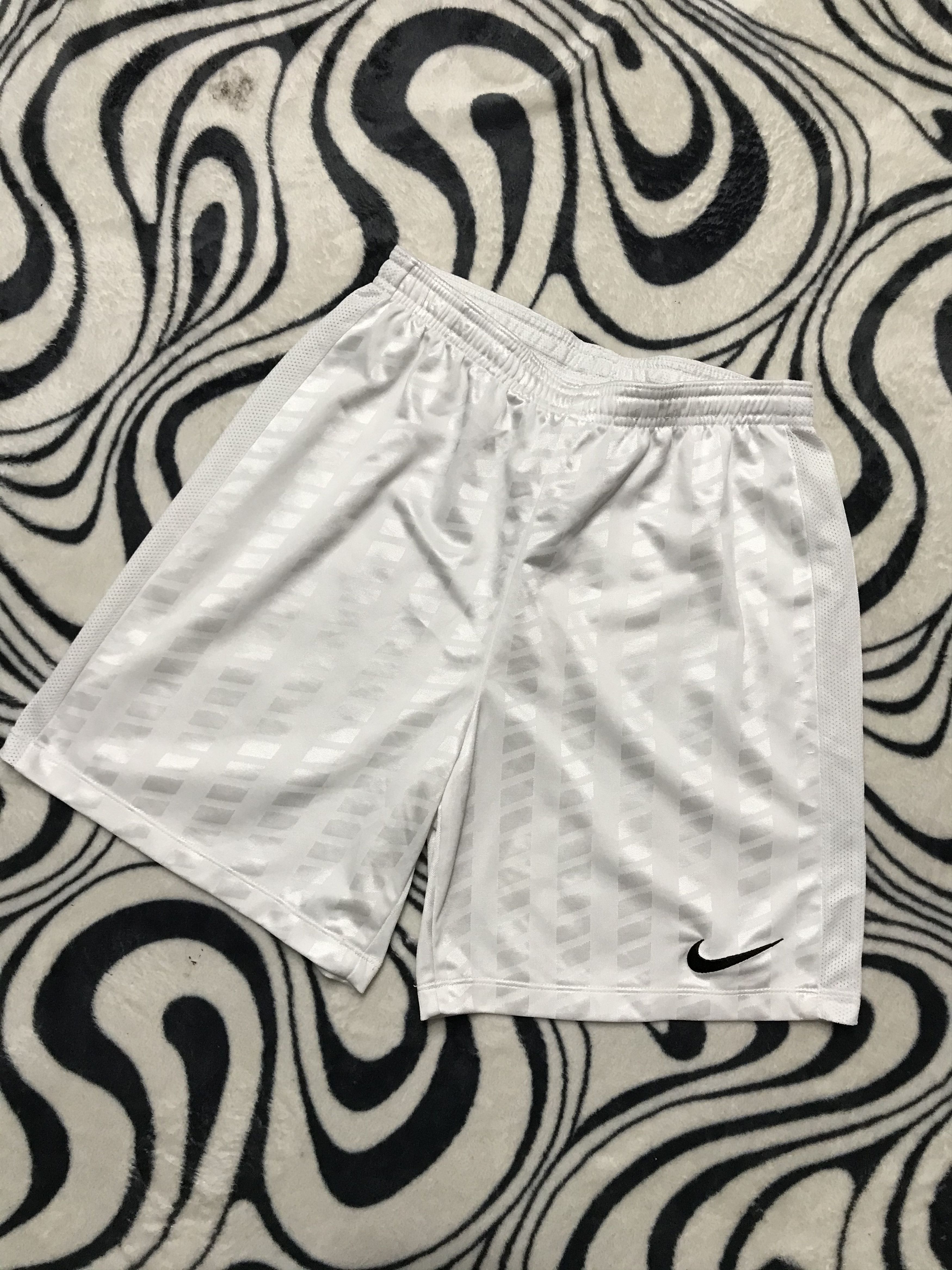 Nike × Vintage Vintage Nike Mens Shorts Dri Fit Y2K Size US 30 / EU 46 - 1 Thumbnail