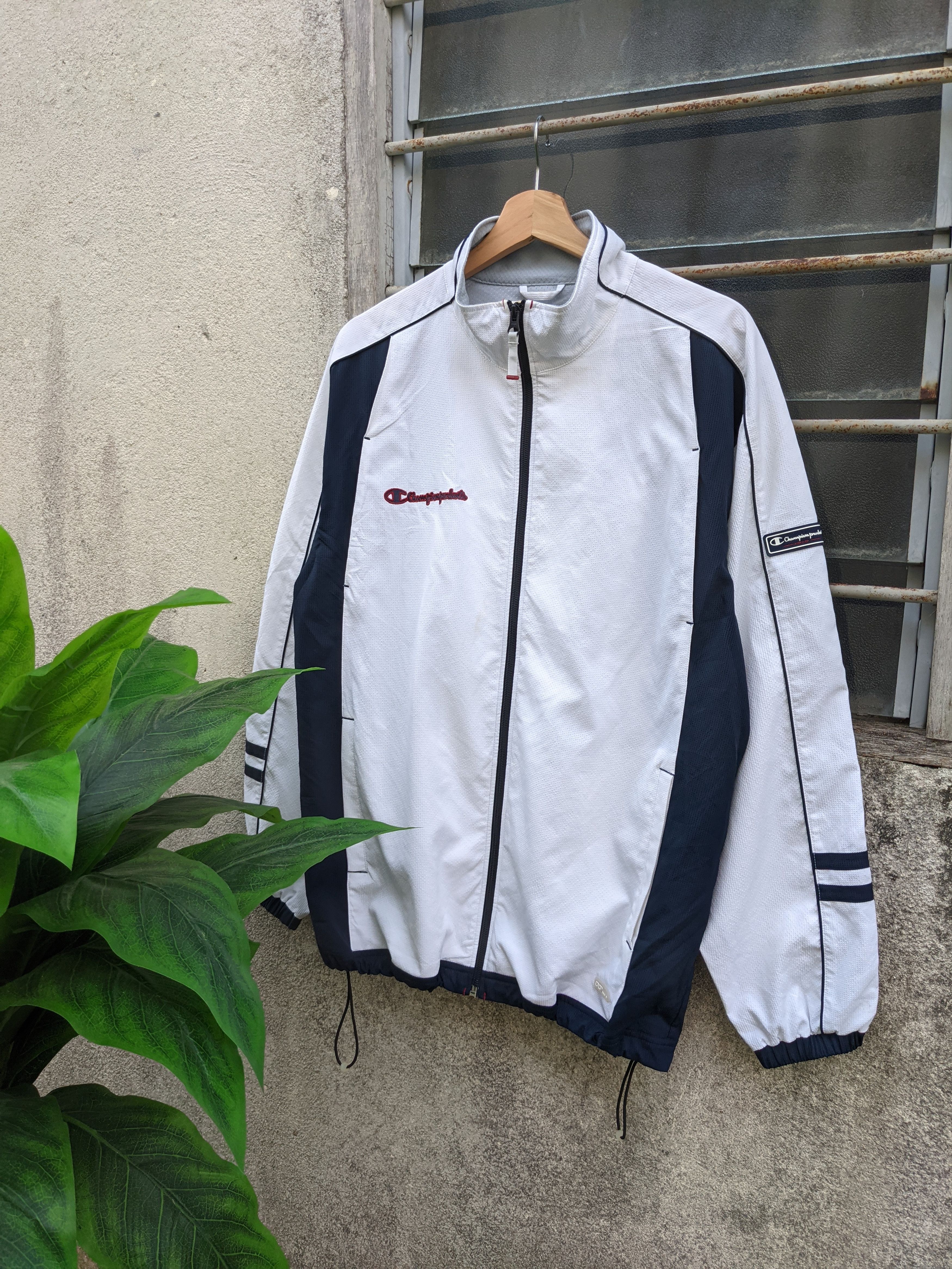 Champion ⚡️Steals⚡️ Champion Products Drawstring Jacket Size US L / EU 52-54 / 3 - 1 Thumbnail