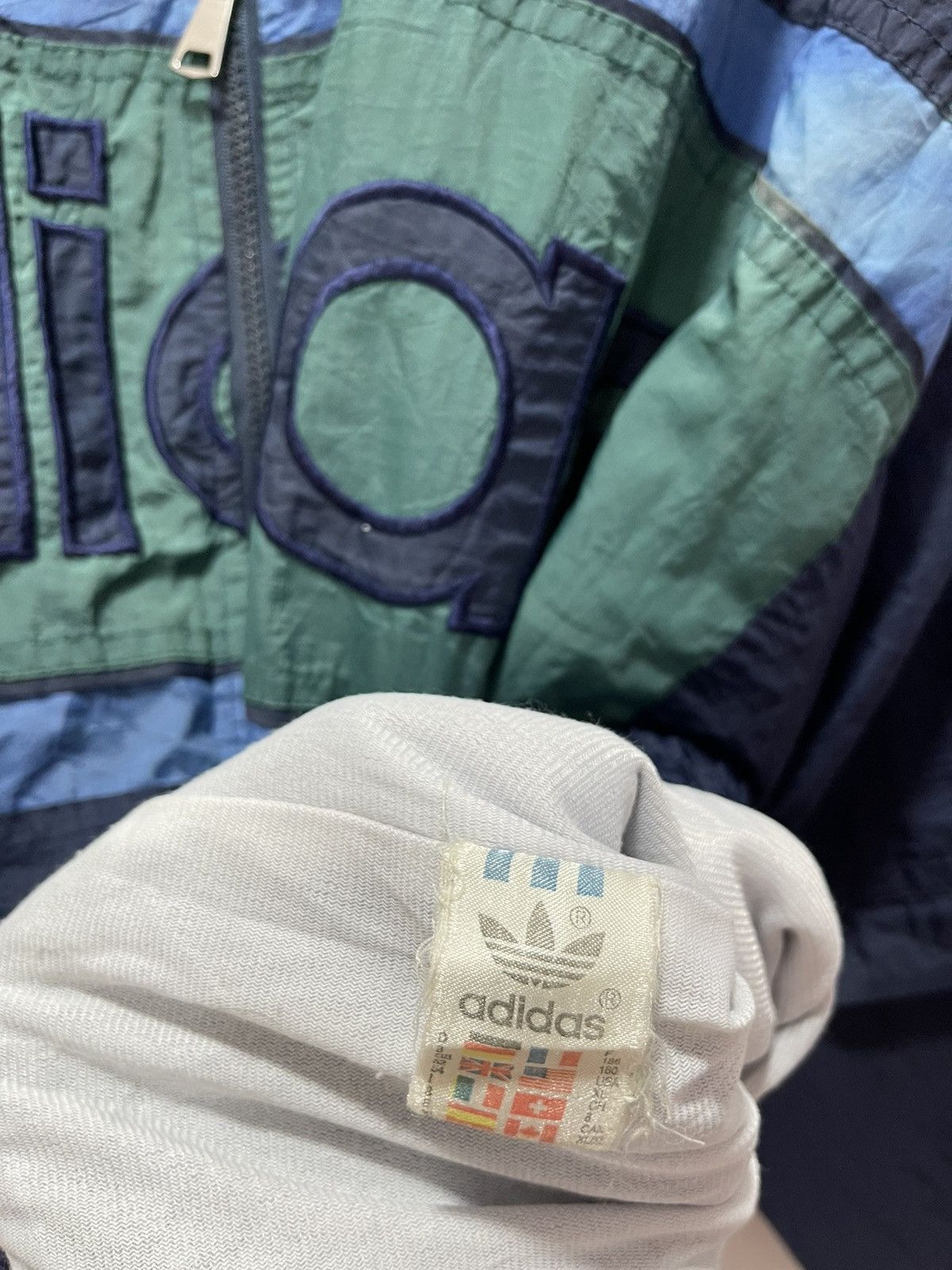 Adidas VINTAGE ADIDAS TREFOIL BIG LOGO DETACHABLE COLOURBLOK JACKET Size US XL / EU 56 / 4 - 23 Thumbnail