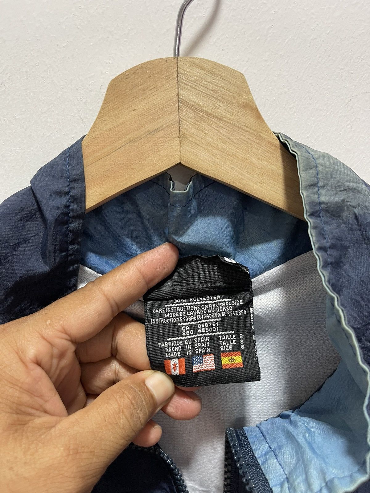 Adidas VINTAGE ADIDAS TREFOIL BIG LOGO DETACHABLE COLOURBLOK JACKET Size US XL / EU 56 / 4 - 21 Thumbnail