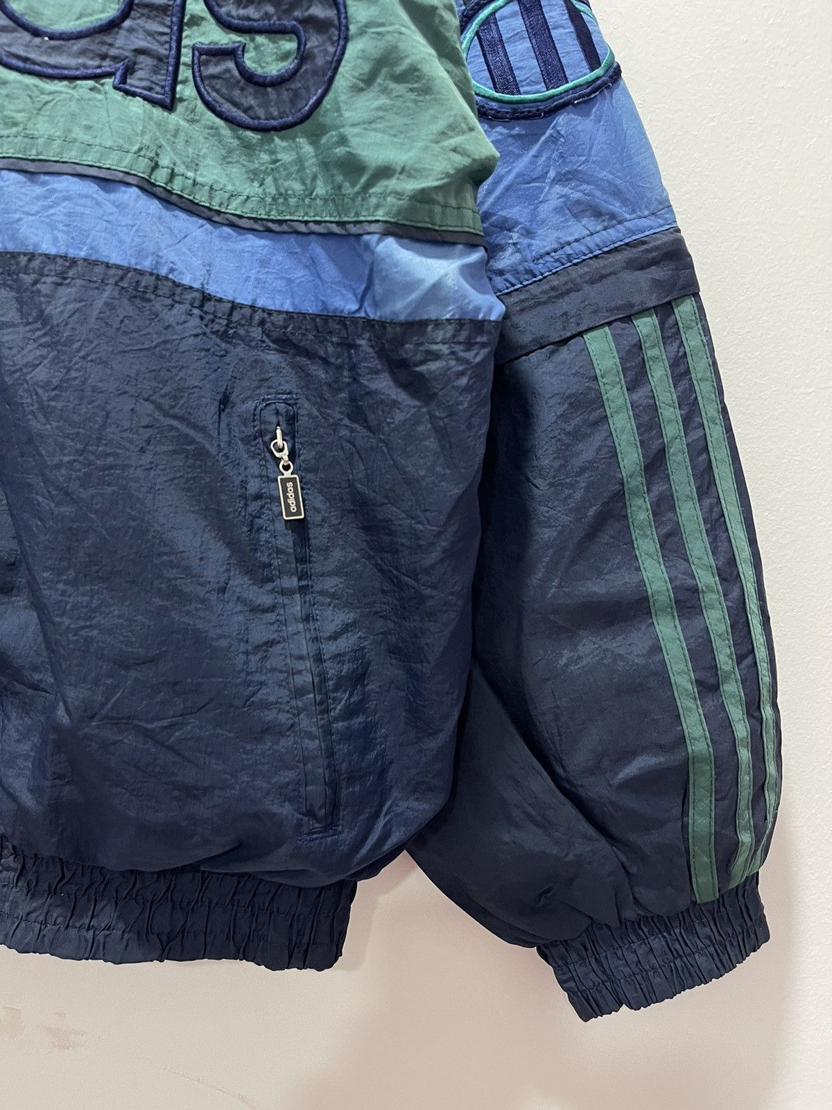 Adidas VINTAGE ADIDAS TREFOIL BIG LOGO DETACHABLE COLOURBLOK JACKET Size US XL / EU 56 / 4 - 9 Thumbnail