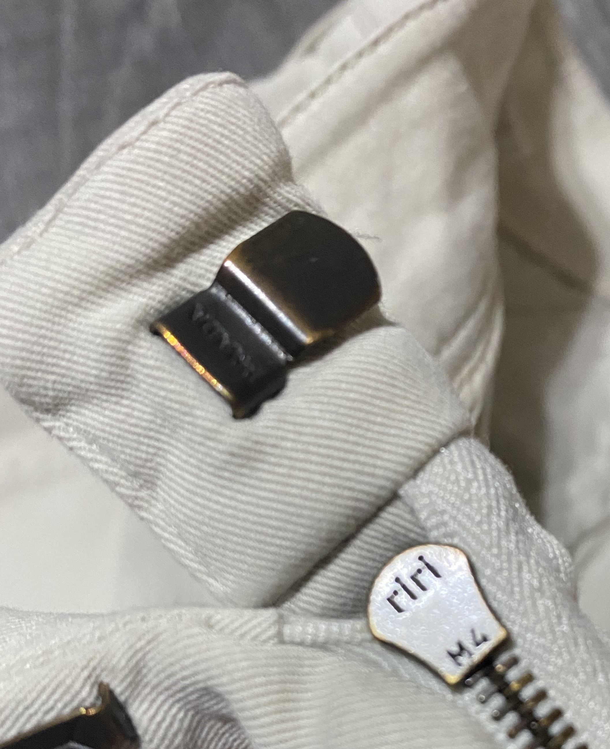 Prada Women’s SS09 Beige Prada Cotton Chino Shorts Vintage Size 28" / US 6 / IT 42 - 9 Thumbnail