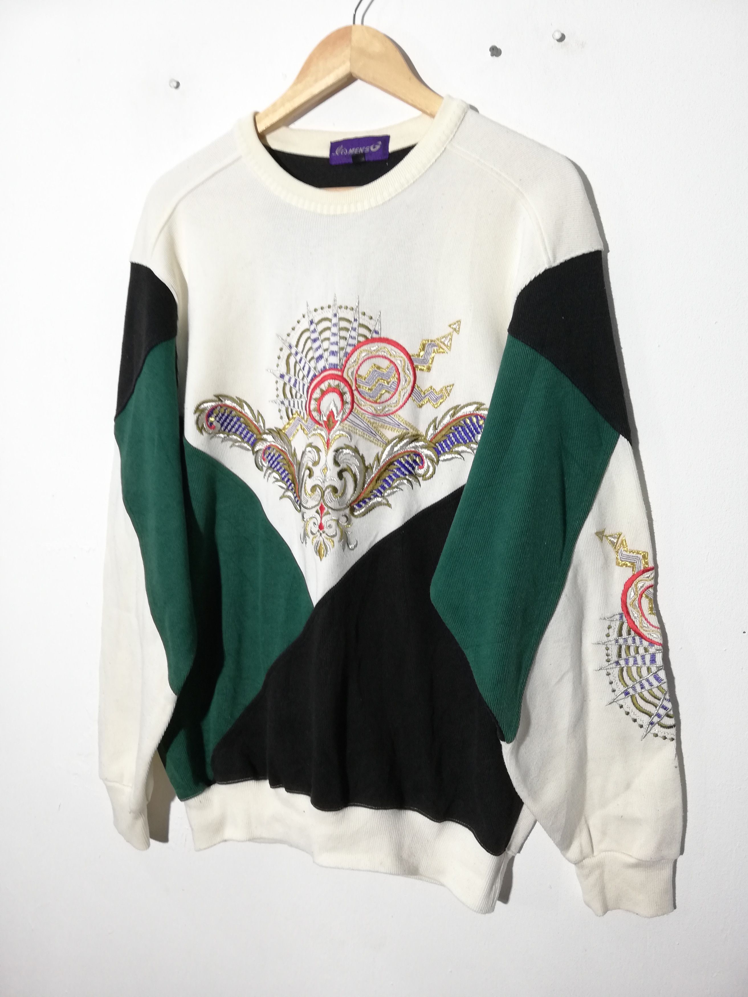 Japanese Brand × Vintage Vintage Graphic Embroidered Sweatshirt Size US XL / EU 56 / 4 - 1 Thumbnail