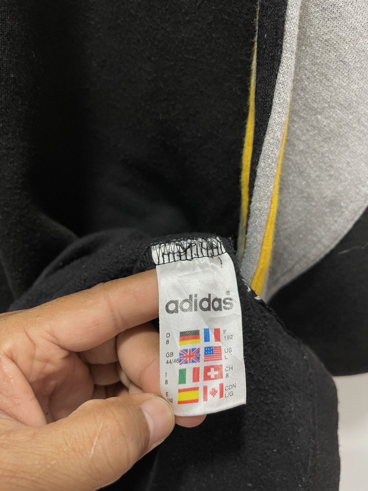 Adidas VINTAGE ADIDAS SPELLOUT MINI LOGO BAGGY SWEATSHIRT Size US XL / EU 56 / 4 - 9 Thumbnail
