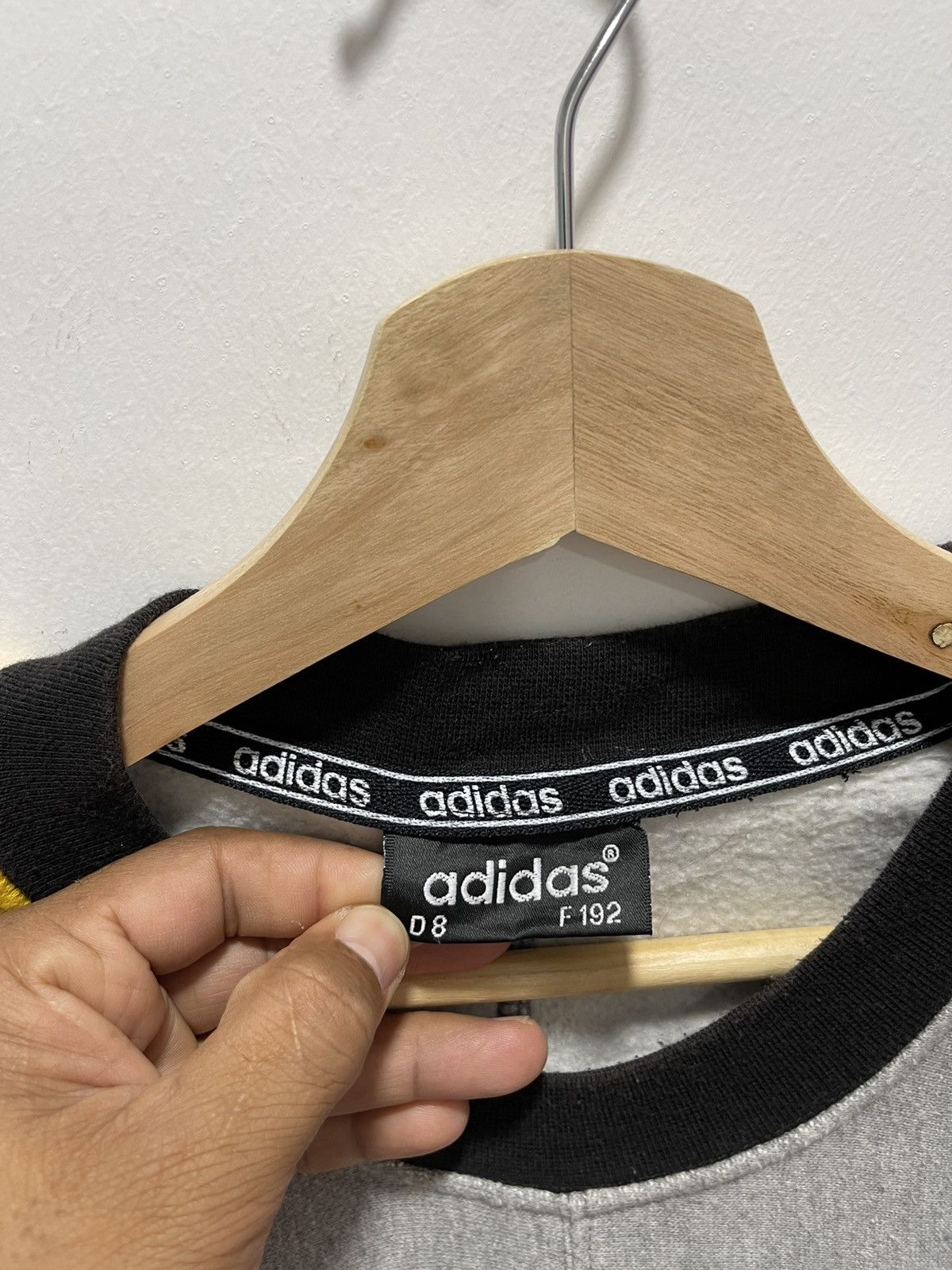 Adidas VINTAGE ADIDAS SPELLOUT MINI LOGO BAGGY SWEATSHIRT Size US XL / EU 56 / 4 - 8 Thumbnail