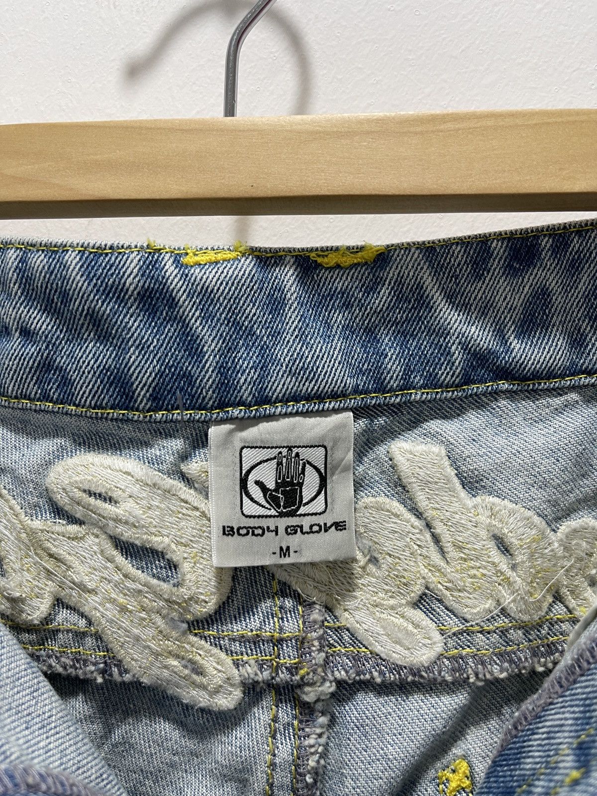 Body Glove × Vintage BODY GLOVE EMBROIDERY PATCHES DISTRESSED DENIM JEANS Size US 32 / EU 48 - 14 Thumbnail