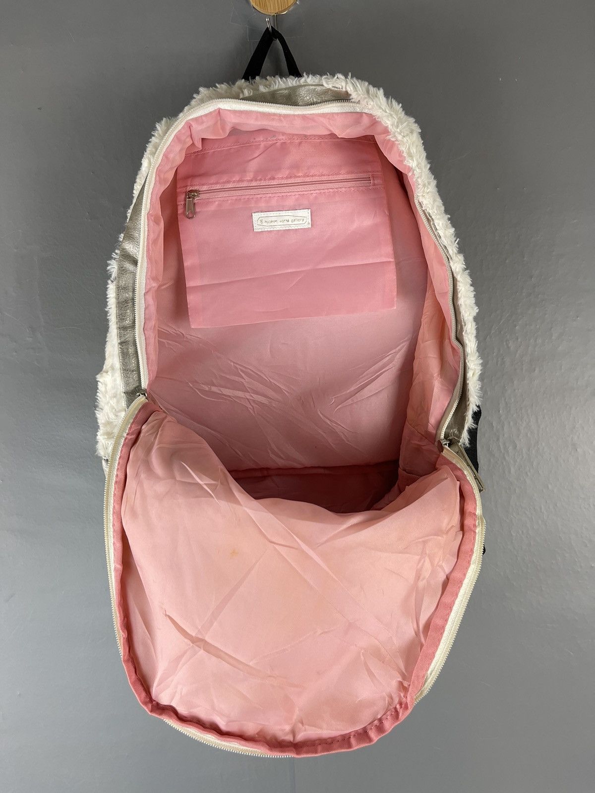 Girl Skateboards VINTAGE THRASHER MEGAZINE SHERPA BACKPACK Size ONE SIZE - 8 Thumbnail