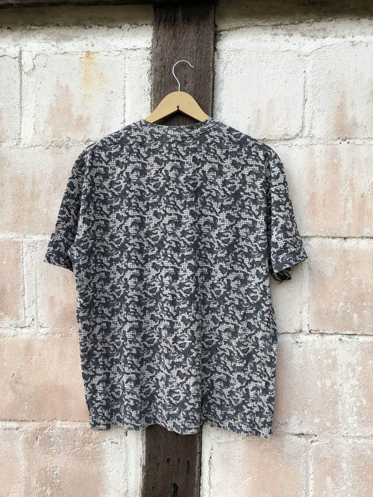 Vintage Sequen Digi Camo T Shirt Size US L / EU 52-54 / 3 - 4 Thumbnail