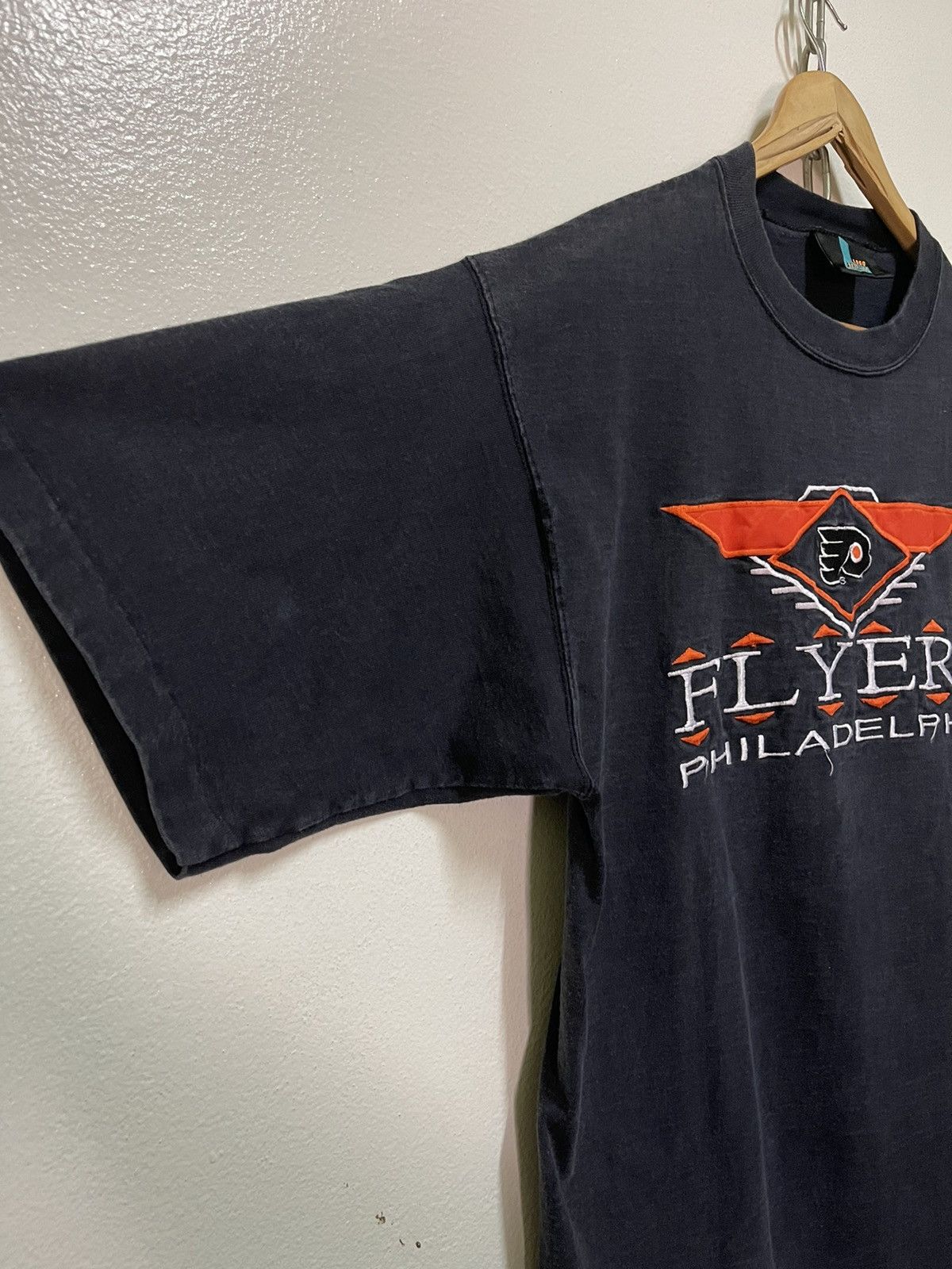 Logo Athletic Flyers Philadelphia Embroidery Vintage T Shirt Size US L / EU 52-54 / 3 - 2 Thumbnail