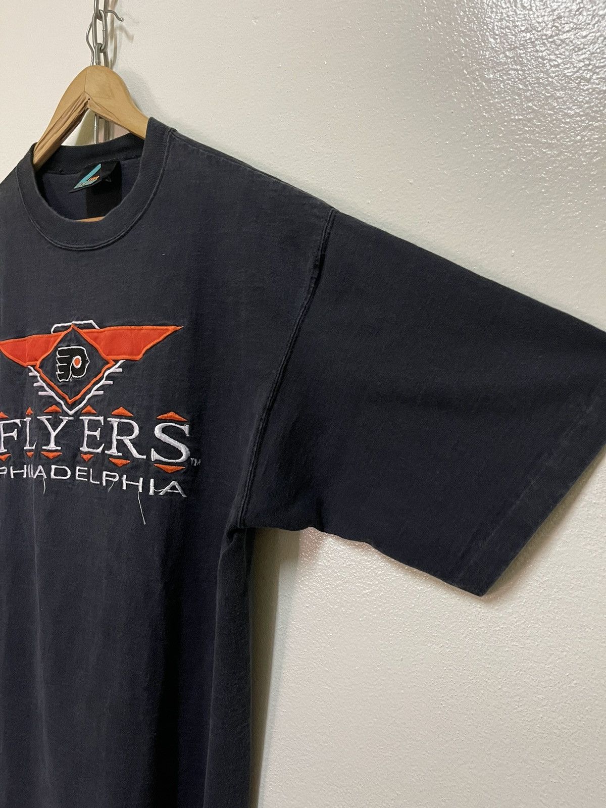 Logo Athletic Flyers Philadelphia Embroidery Vintage T Shirt Size US L / EU 52-54 / 3 - 4 Thumbnail