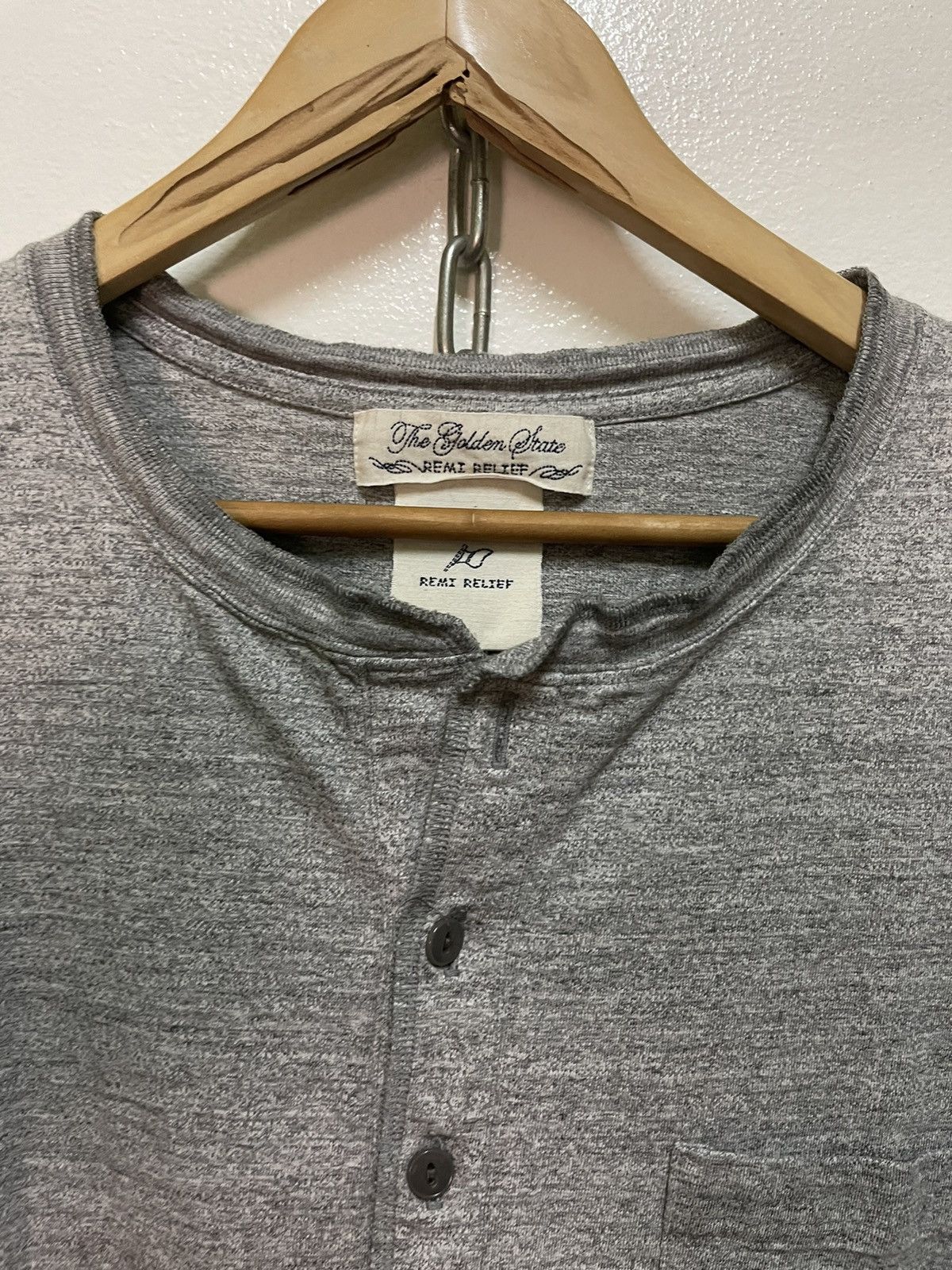 トップス REMI RELIEF HENLEY LONG SLEEVE T-SHIRT Remi Relief Henley Long Sleeve Japan