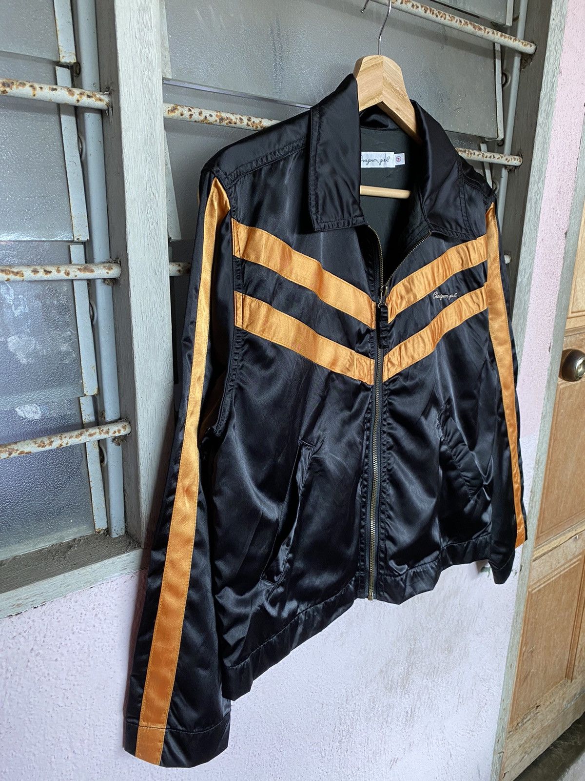 Chevignon × Japanese Brand × Vintage ⚡️Steals⚡️ Chevignon Girl Satin Jacket Size US M / EU 48-50 / 2 - 3 Thumbnail