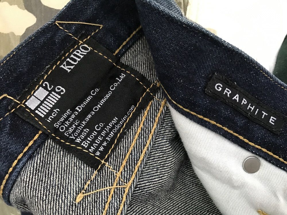 Indigo × KURO KURO Japan "GRAPHITE" Distressed Selvedge Indigo Denim Jeans Size US 30 / EU 46 - 13 Thumbnail
