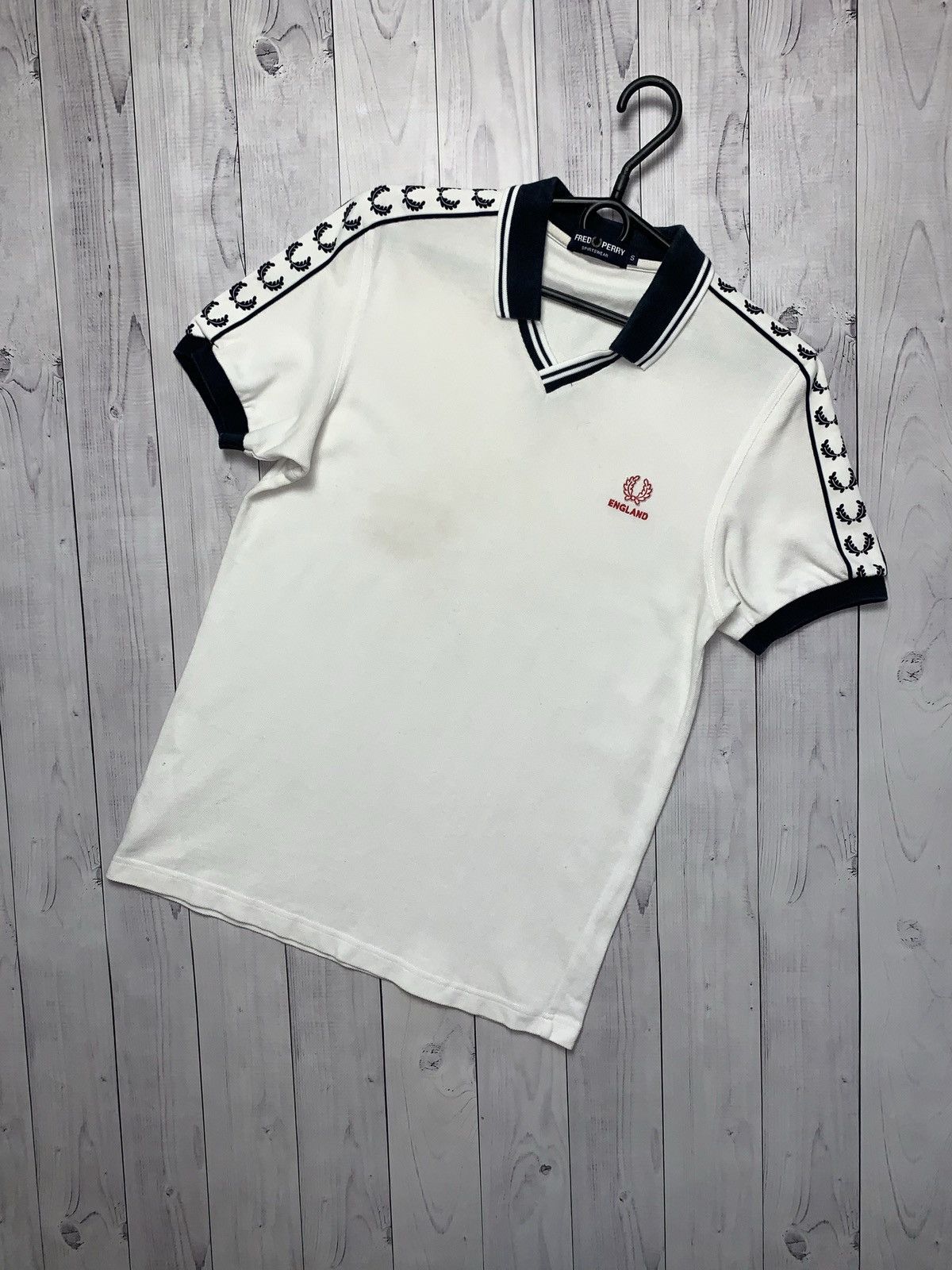 Vintage Fred Perry England striped polo logo wreath size S