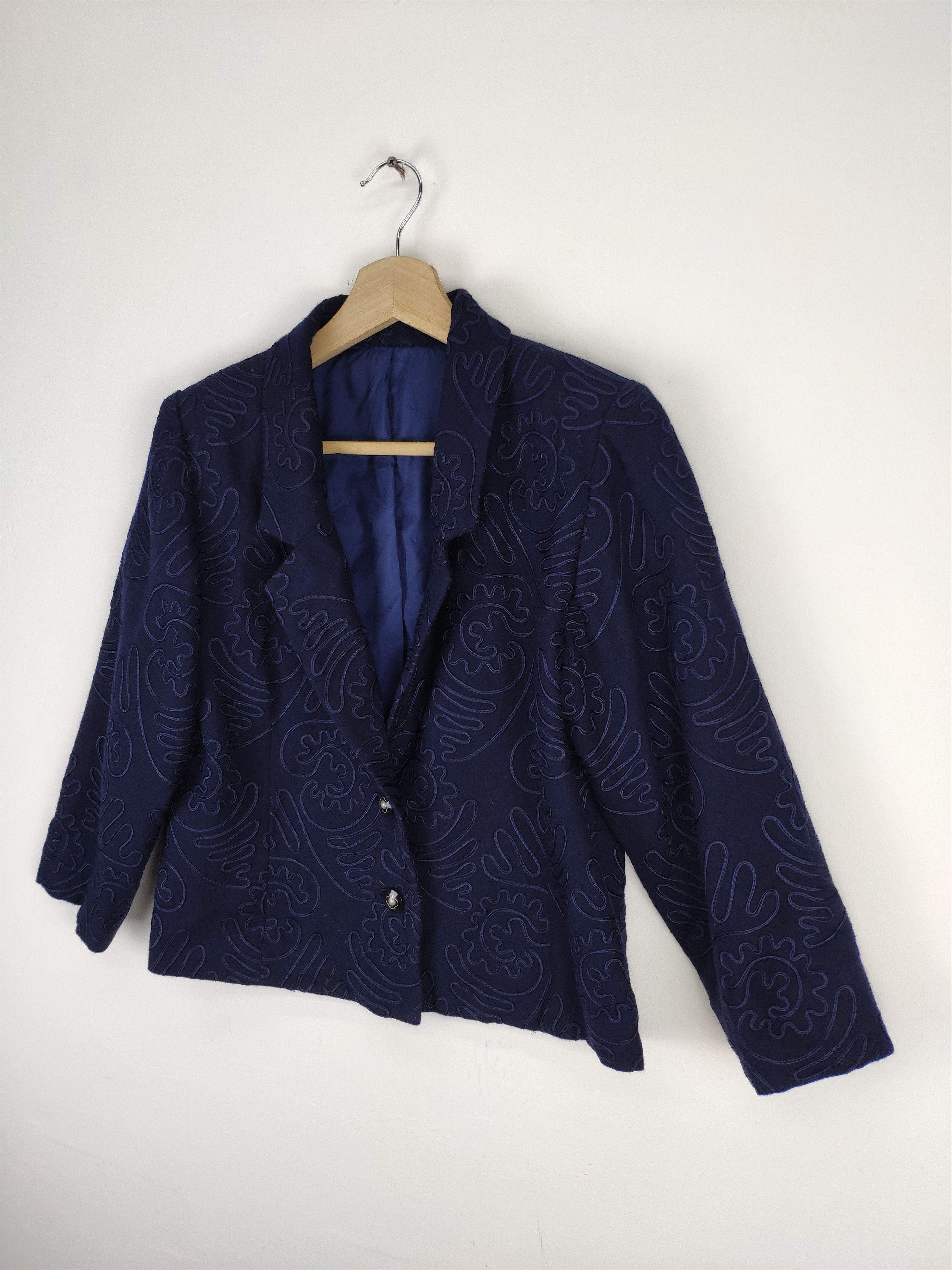 Japanese Brand Vintage Wool Blazer Embroidered Custom Made Size S / US 4 / IT 40 - 3 Thumbnail