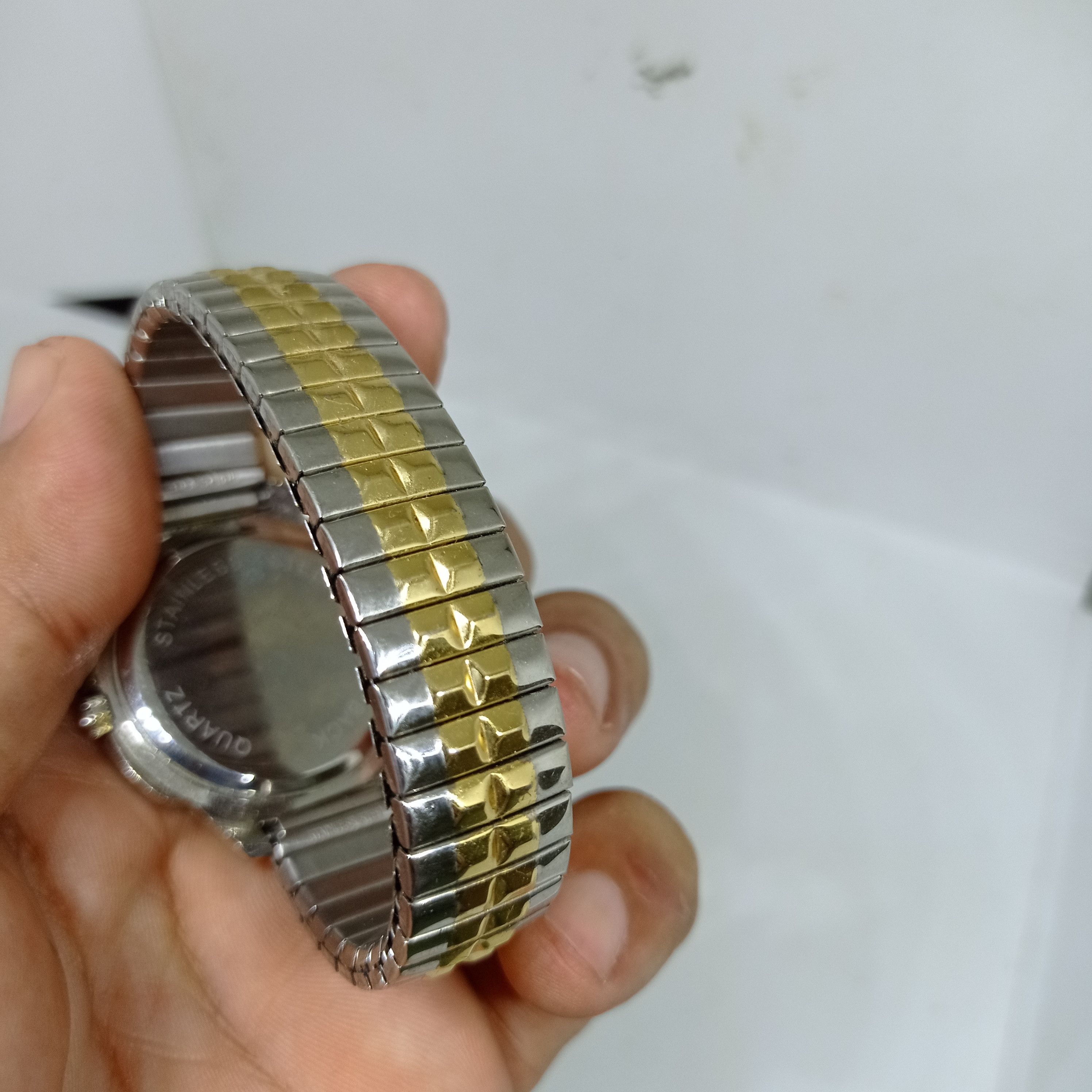 Japanese Brand VINTAGE K. Quartz. Japan Retro Watch (Flexible strap) Size ONE SIZE - 9 Thumbnail