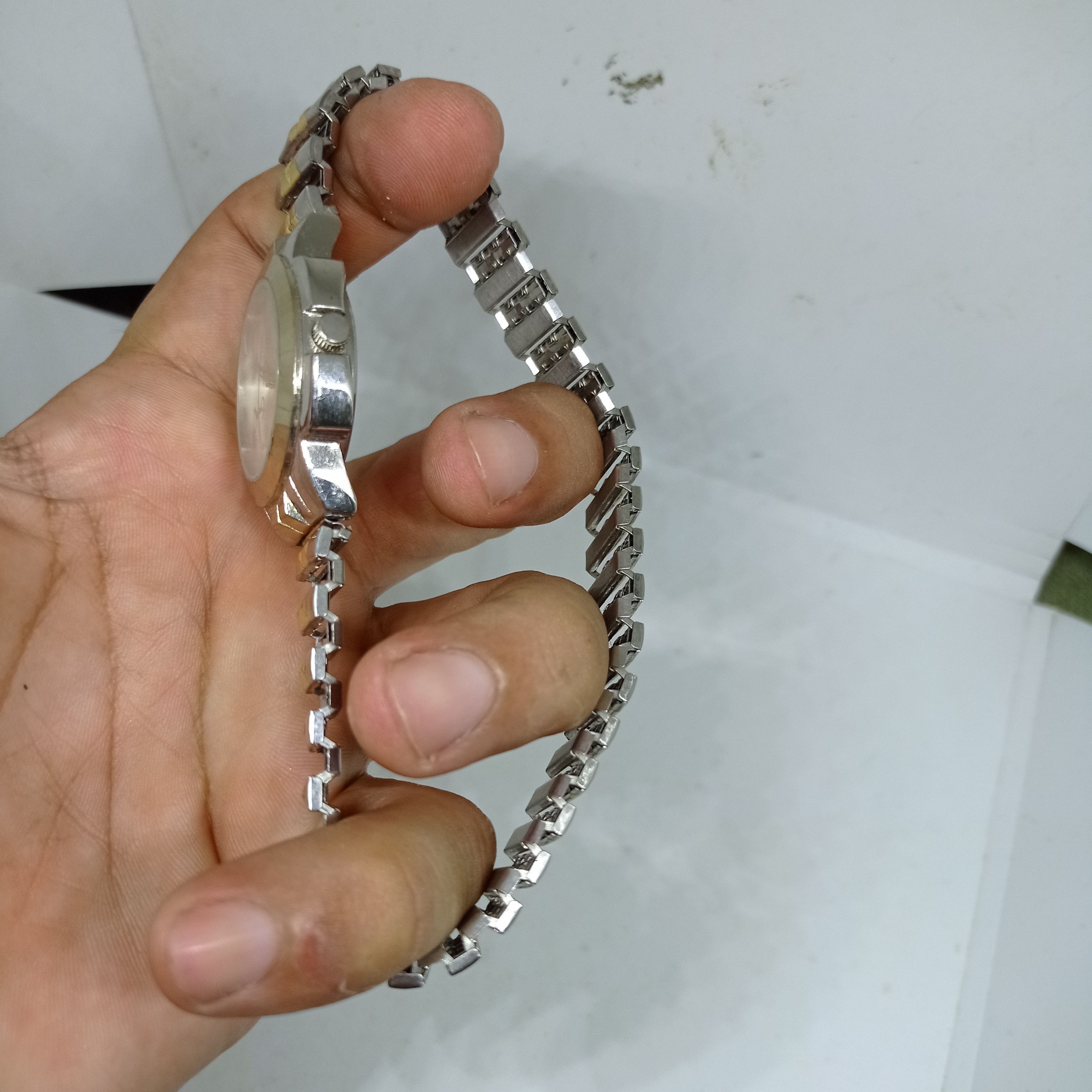 Japanese Brand VINTAGE K. Quartz. Japan Retro Watch (Flexible strap) Size ONE SIZE - 13 Thumbnail