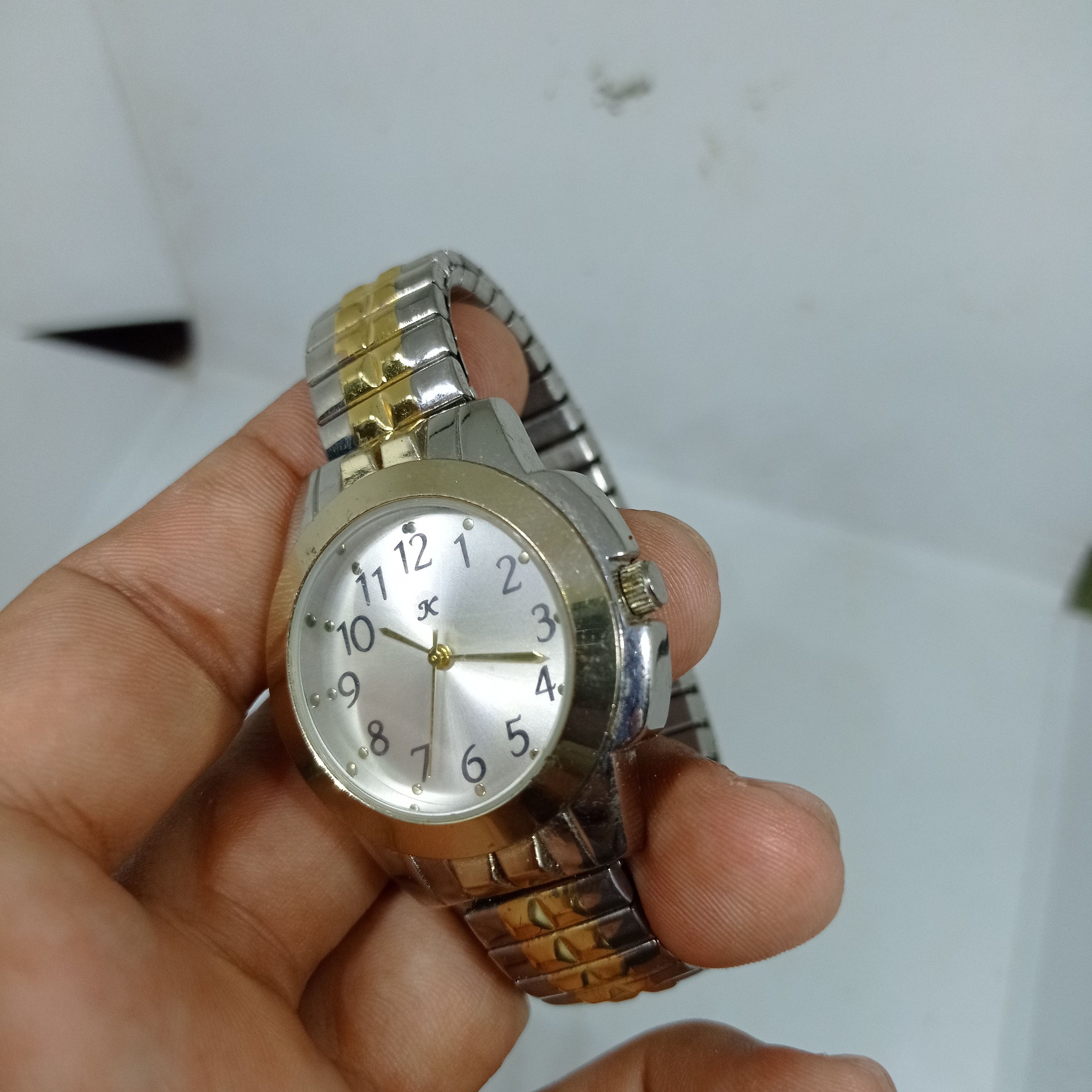 Japanese Brand VINTAGE K. Quartz. Japan Retro Watch (Flexible strap) Size ONE SIZE - 4 Thumbnail